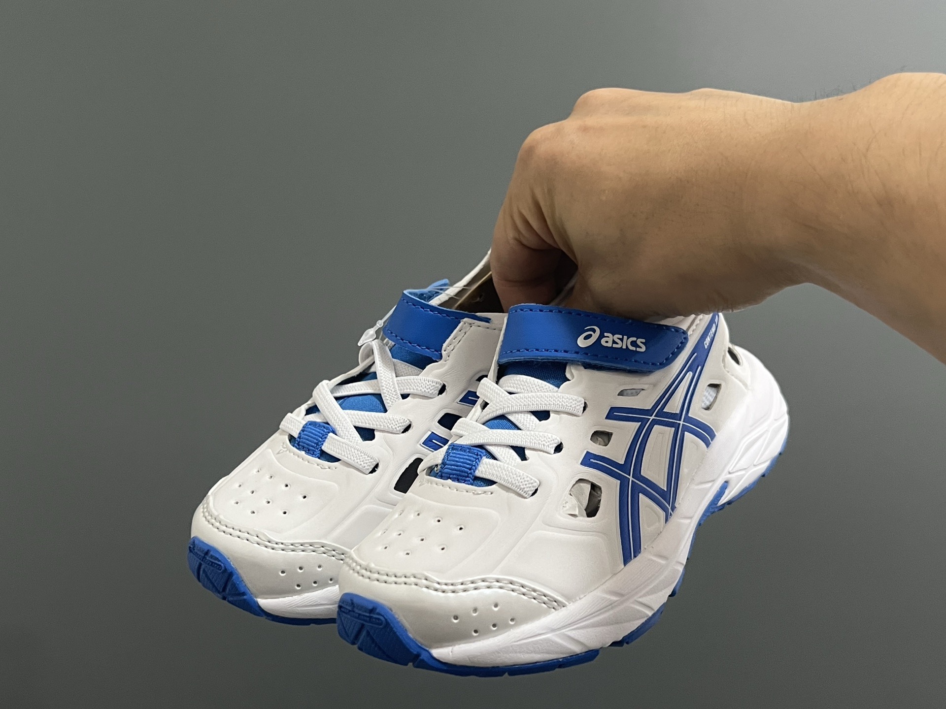 图片[5]-YSS新款XB儿童镂空魔术贴凉鞋 尺码：22-37码 小众的ASICS系列🔥 镂空设计，透气又舒适☁️ 魔术贴穿脱方便✌🏻 原装橡胶大底，耐磨耐穿✔️-选品中心