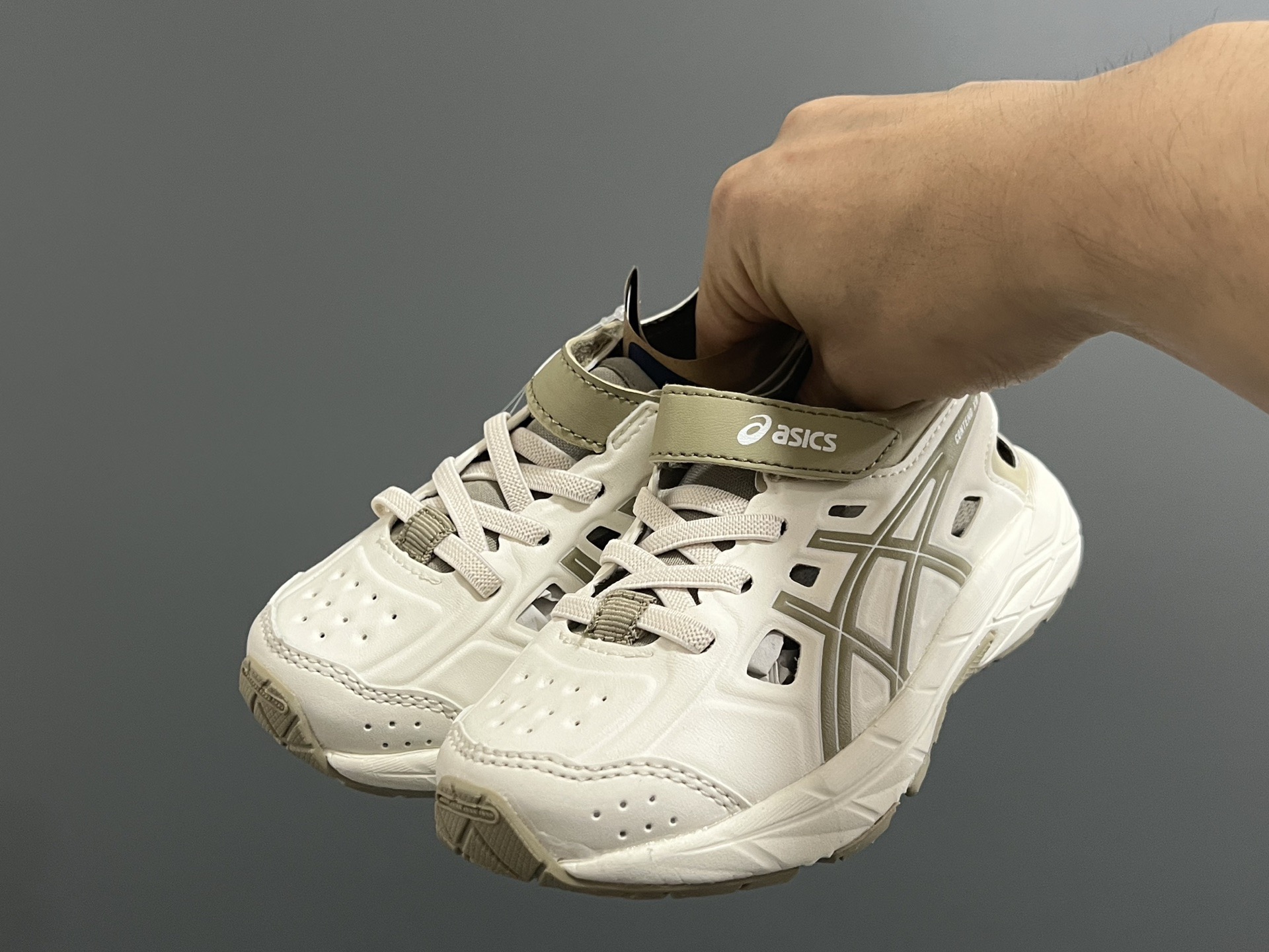 图片[2]-YSS新款XB儿童镂空魔术贴凉鞋 尺码：22-37码 小众的ASICS系列🔥 镂空设计，透气又舒适☁️ 魔术贴穿脱方便✌🏻 原装橡胶大底，耐磨耐穿✔️-选品中心