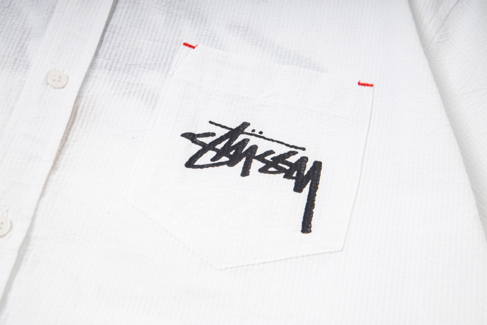🔥款号6964# P75 （现货发售） stussy 斯图西樱桃黑八印花翻领短袖衬衫 25夏季新款男女同款
颜色：白色
码数：s m l xl