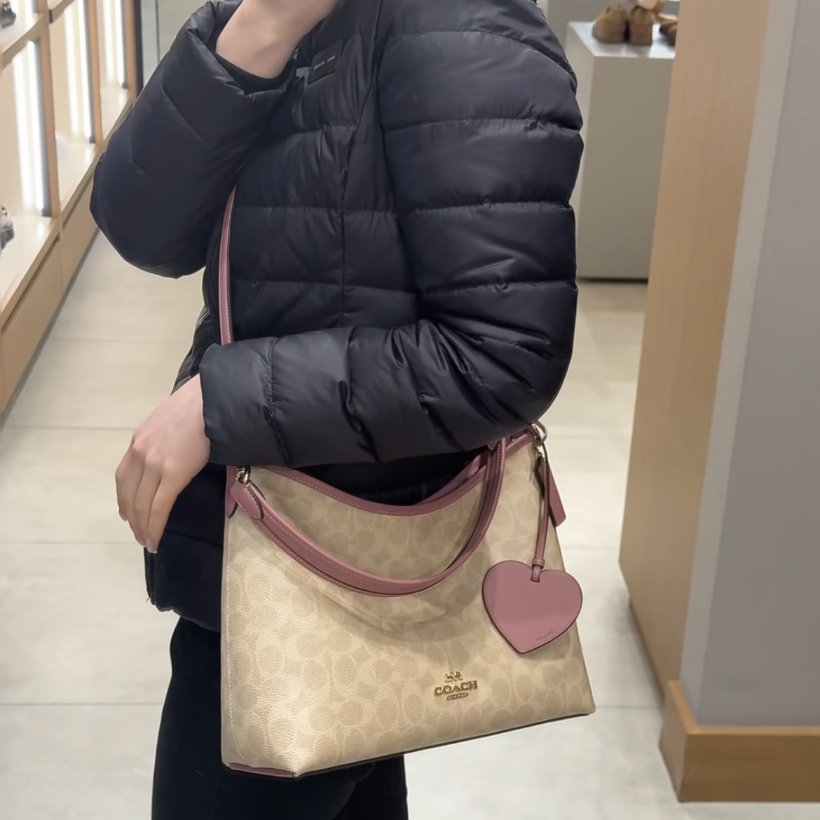 Coach Carriage's new laurel series shoulder crossbody hobo bag-CDQ14 upper body picture