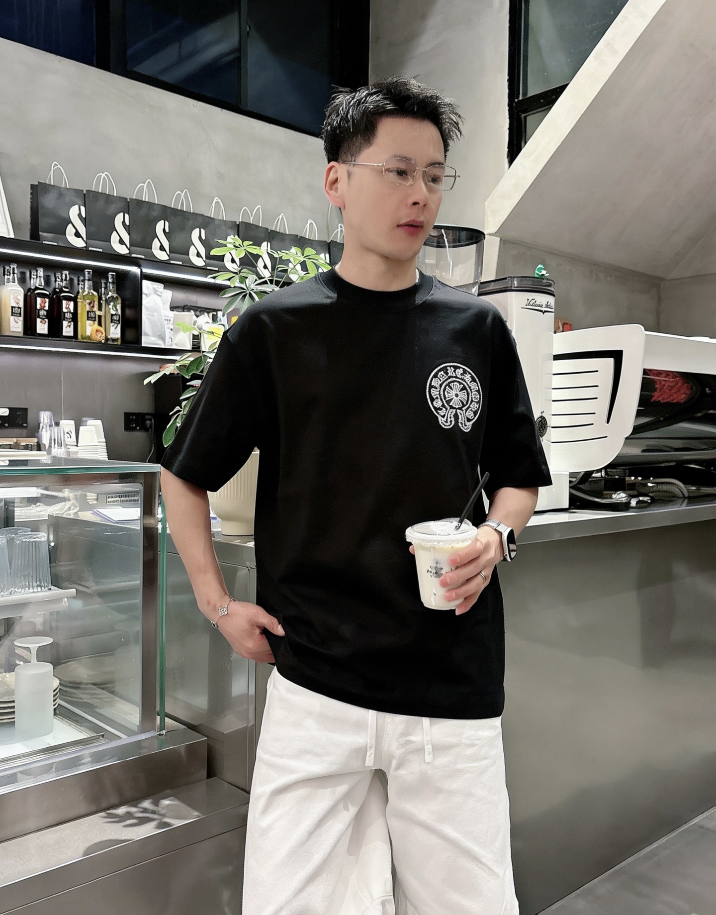 2026春夏新款首发最新款短袖圆领T恤品牌logo重工艺印花设计，280克精品棉面料，穿着舒适.级别精致