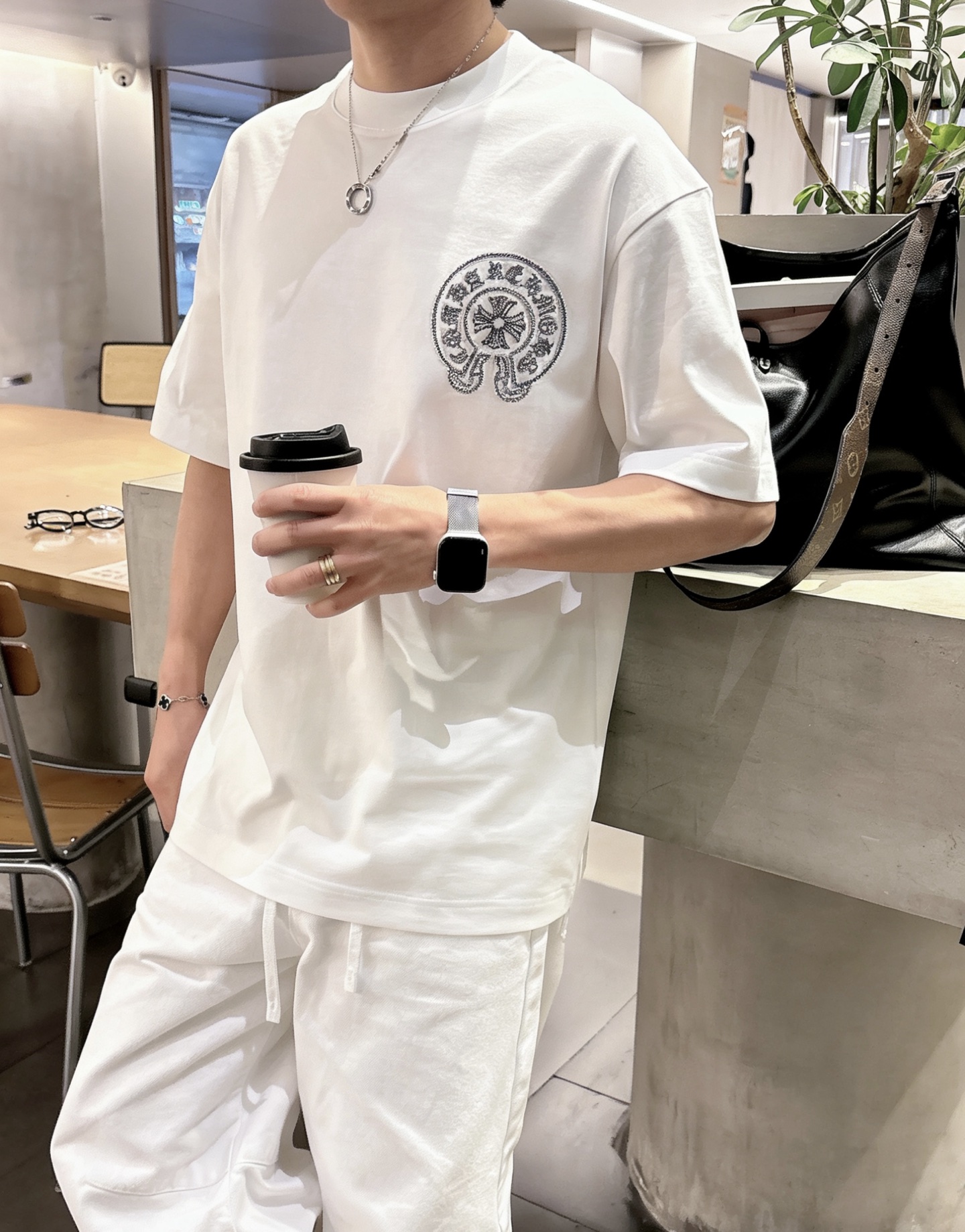 2026春夏新款首发最新款短袖圆领T恤品牌logo重工艺印花设计，280克精品棉面料，穿着舒适.级别精致