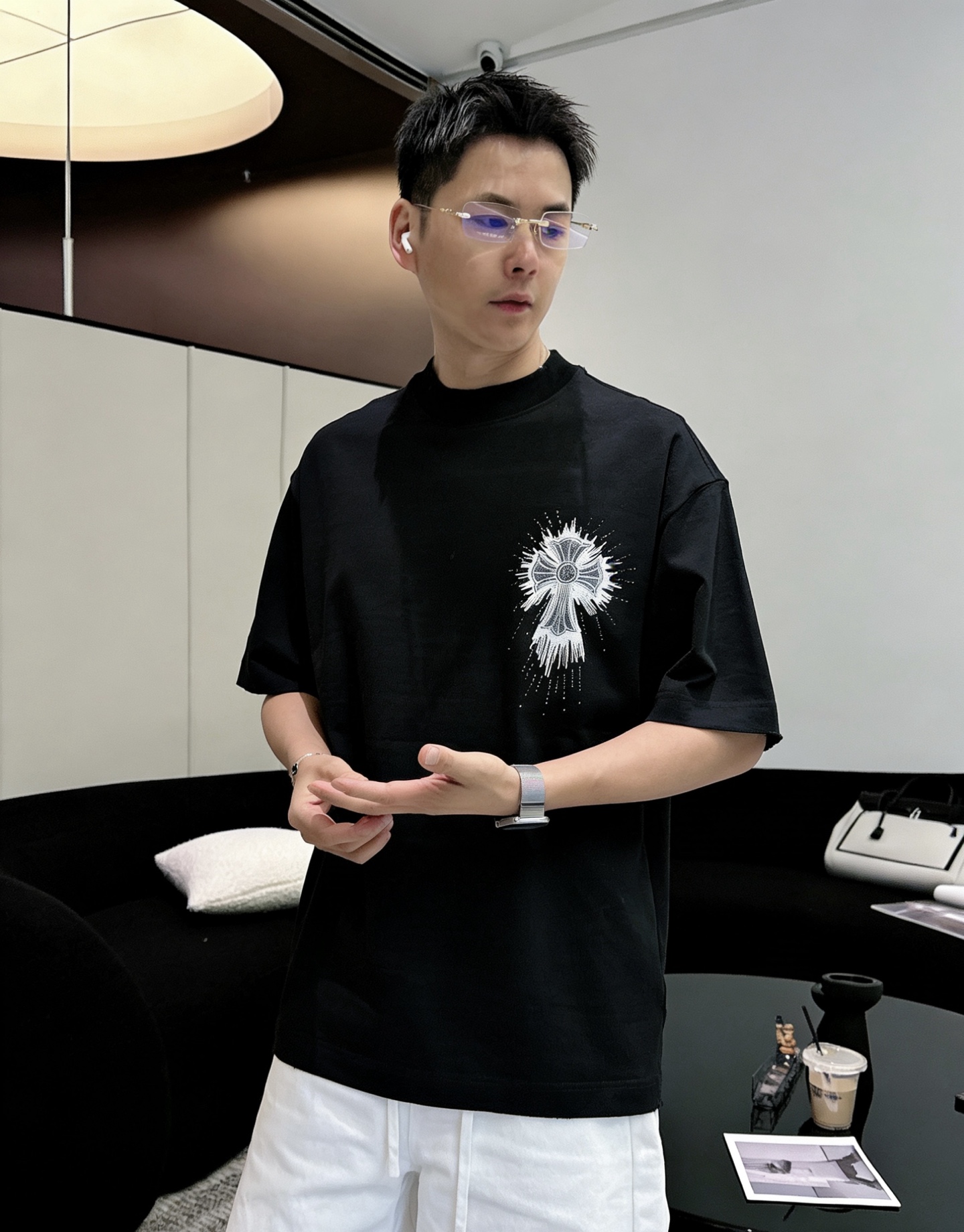 2026春夏新款首发最新款短袖圆领T恤品牌logo重工艺印花设计，280克精品棉面料，穿着舒适.级别精致