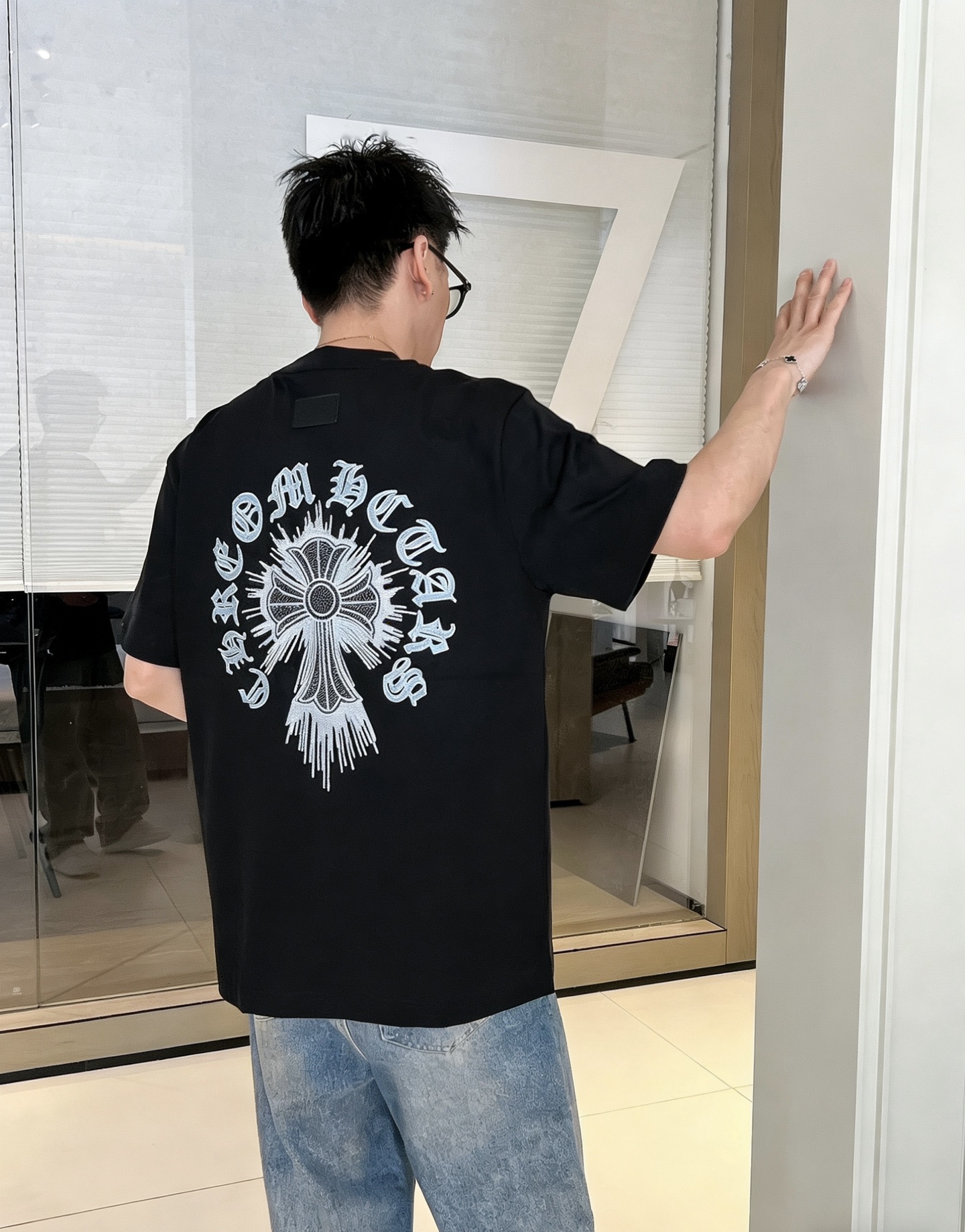 2026春夏新款首发最新款短袖圆领T恤品牌logo重工艺印花设计，280克精品棉面料，穿着舒适.级别精致