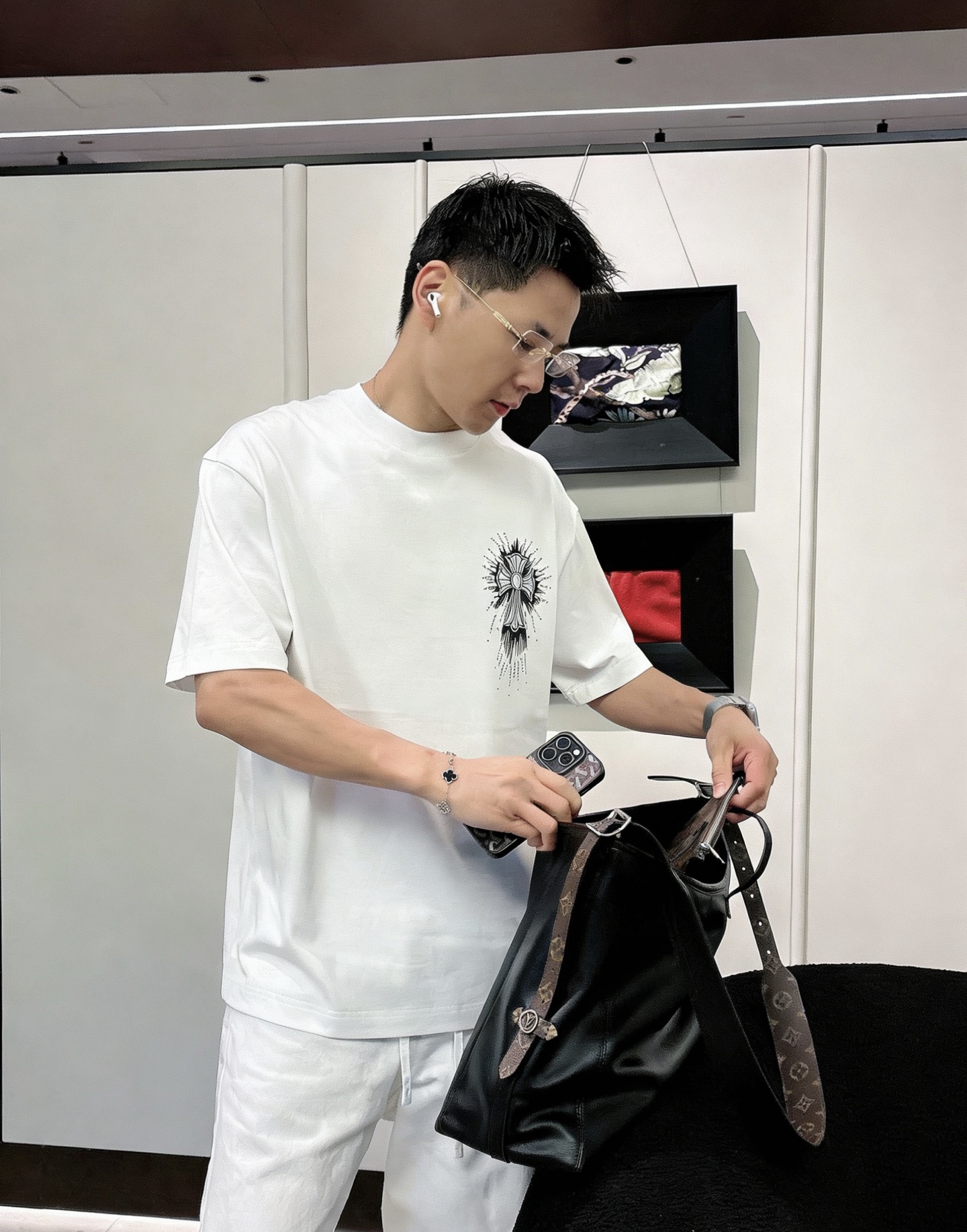 2026春夏新款首发最新款短袖圆领T恤品牌logo重工艺印花设计，280克精品棉面料，穿着舒适.级别精致