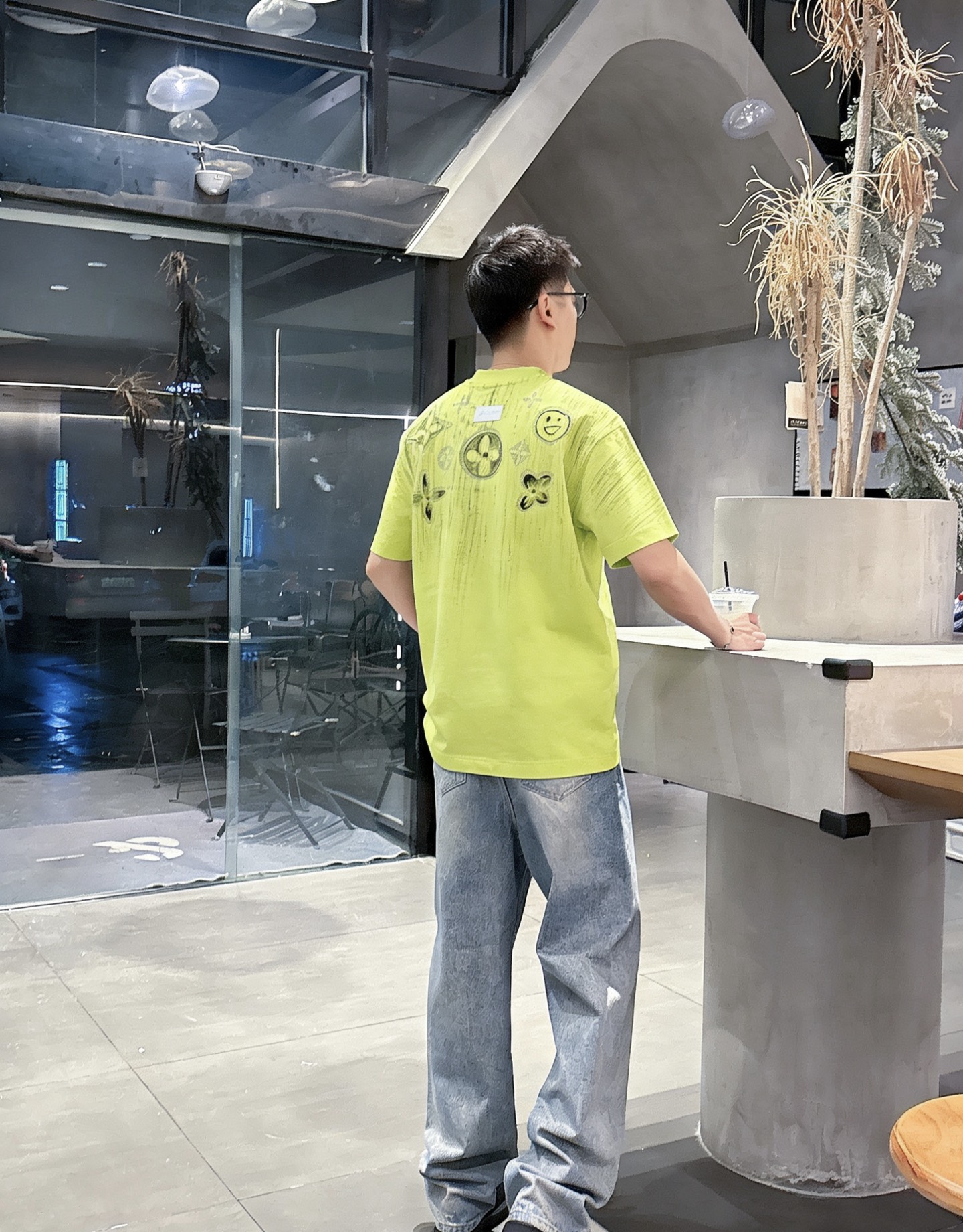 2026春夏新款首发最新款短袖圆领T恤品牌logo重工艺印花设计，280克精品棉面料，穿着舒适.级别精致