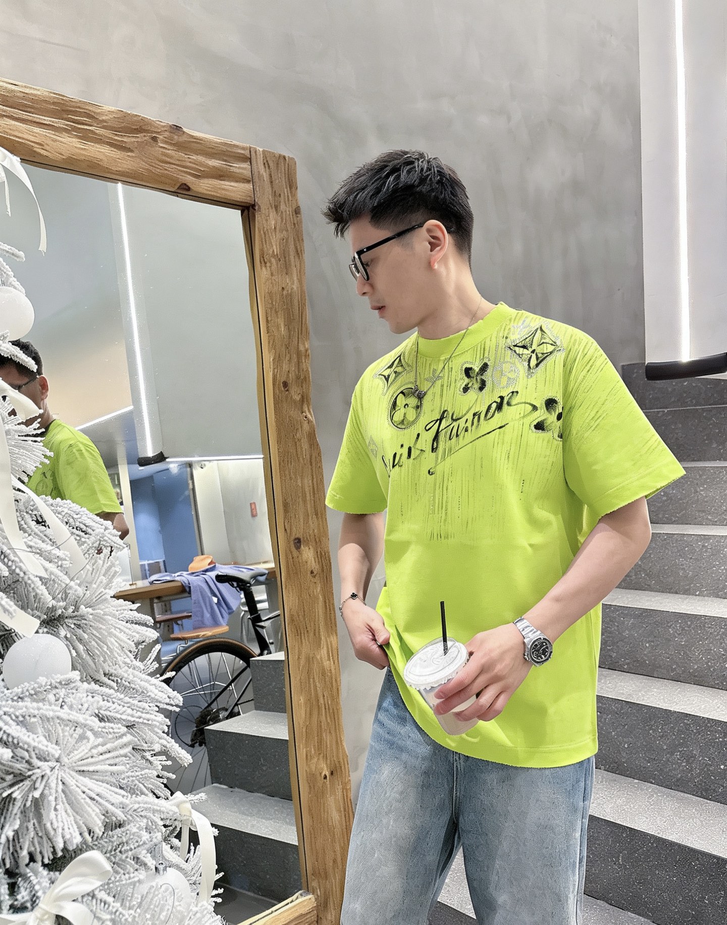 2026春夏新款首发最新款短袖圆领T恤品牌logo重工艺印花设计，280克精品棉面料，穿着舒适.级别精致