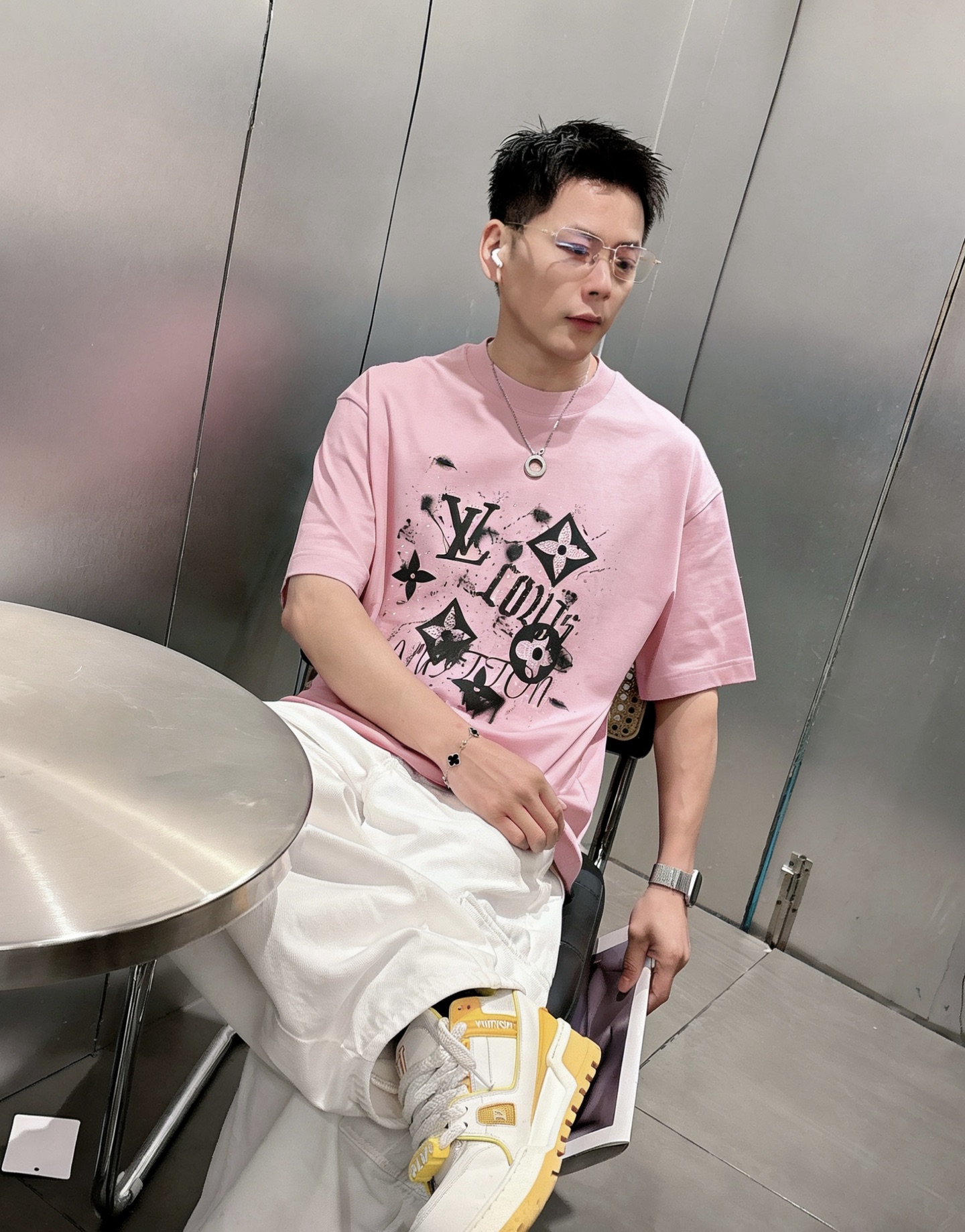 2026春夏新款首发最新款短袖圆领T恤品牌logo重工艺印花设计，280克精品棉面料，穿着舒适.级别精致