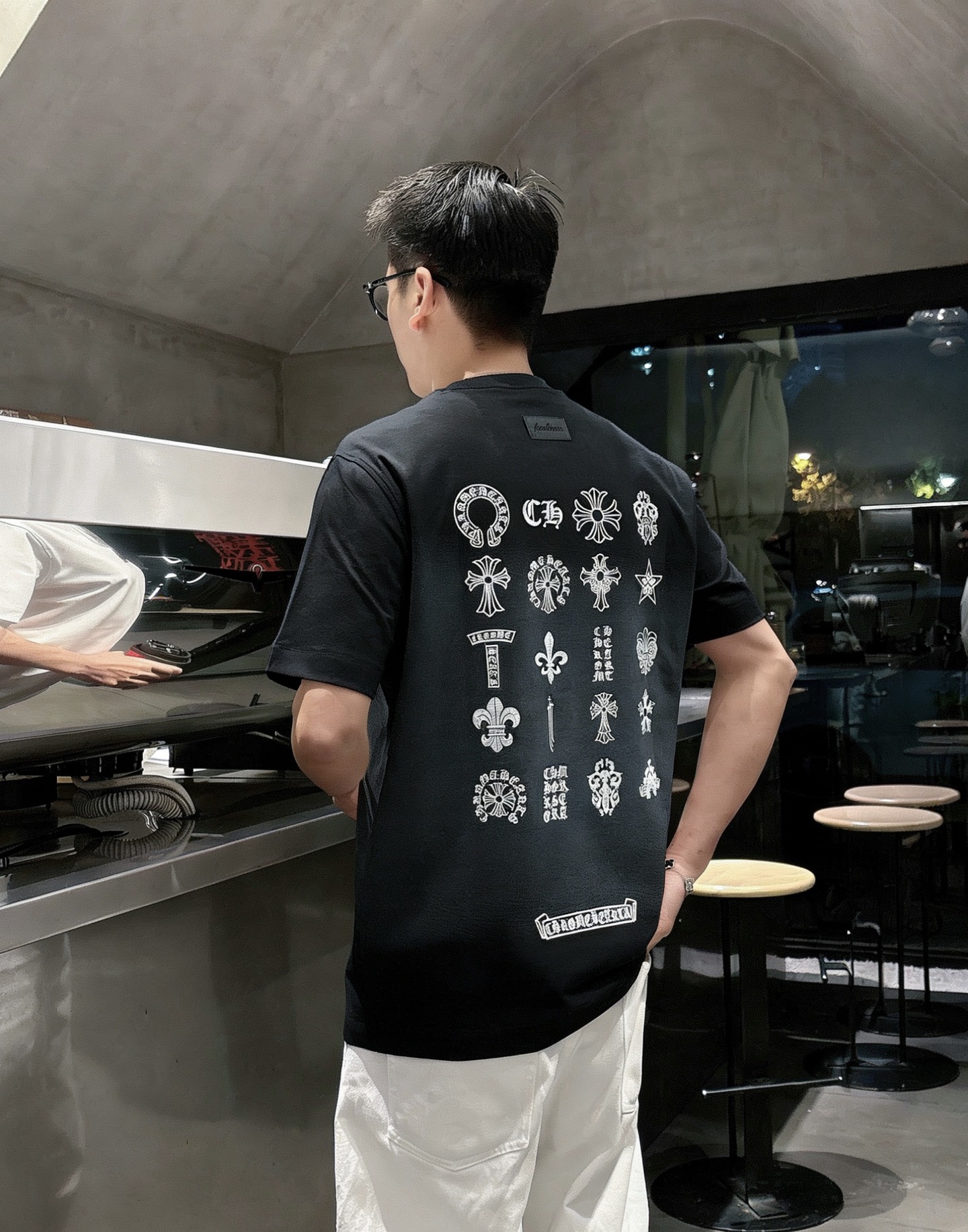 2026春夏新款首发最新款短袖圆领T恤品牌logo重工艺印花设计，280克精品棉面料，穿着舒适.级别精致