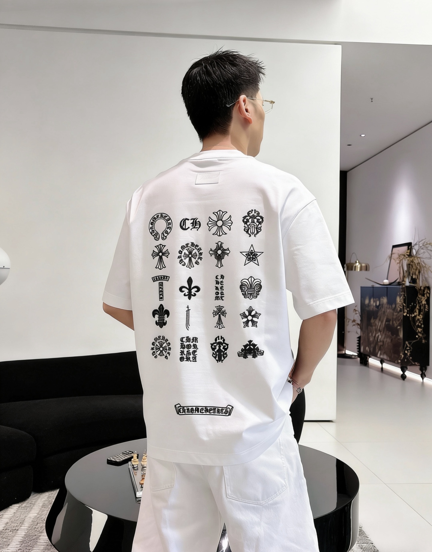 2026春夏新款首发最新款短袖圆领T恤品牌logo重工艺印花设计，280克精品棉面料，穿着舒适.级别精致