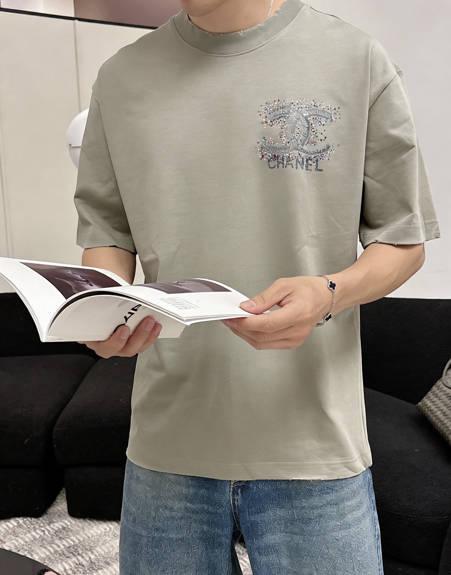 2026春夏新款首发最新款短袖圆领T恤品牌logo重工艺印花设计，280克精品棉面料，穿着舒适.级别精致