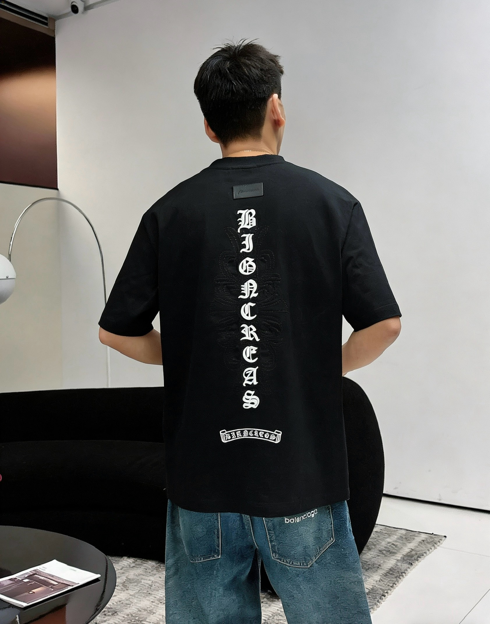 2026春夏新款首发最新款短袖圆领T恤品牌logo重工艺印花设计，280克精品棉面料，穿着舒适.级别精致
