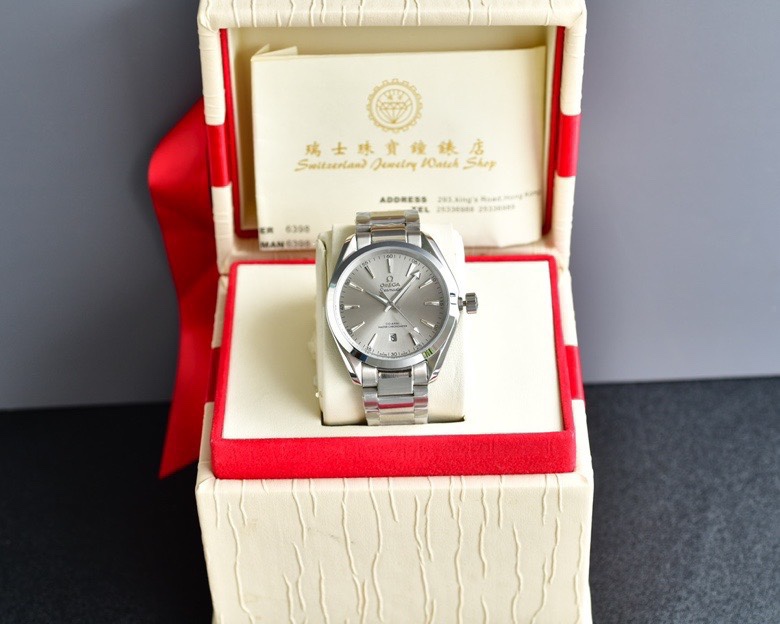 皮带300,钢带320
今夏最火🔥🔥色彩缤纷
OMEGA-欧米茄 SEAMASTER海马系列 AQUA TEERA 150米150m腕表
直径41mm潜水表。