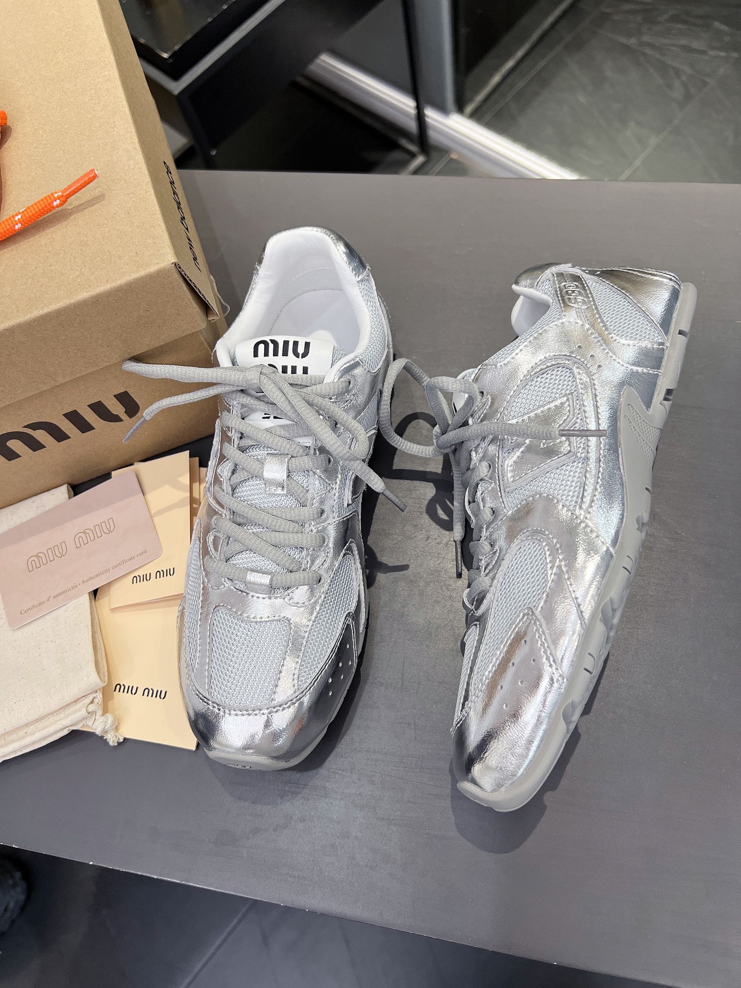 Miu Miu x New Balance 530 Silver Sneakers - Limited Edition Collaboration 4 i1719367646 2411 2