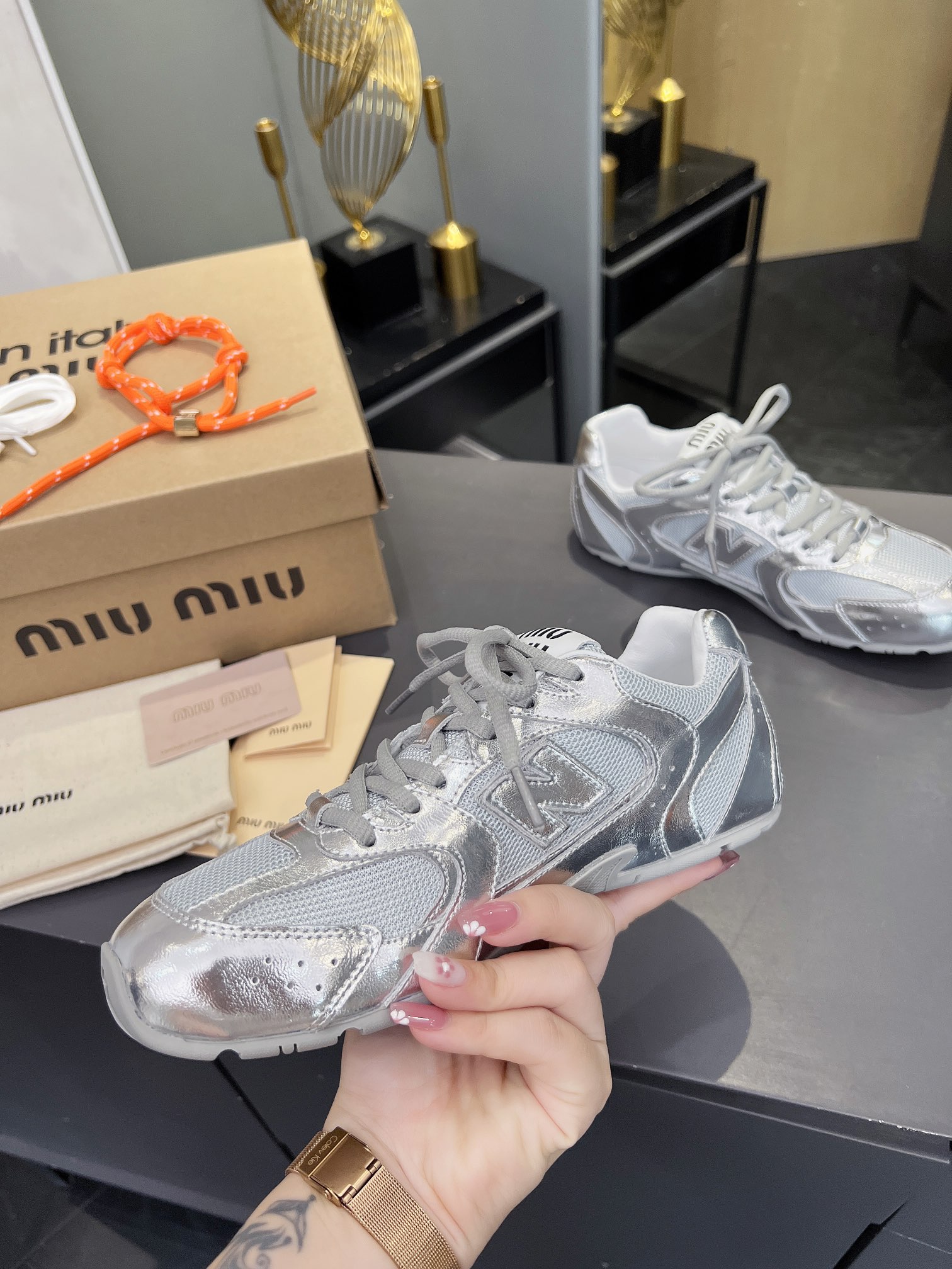 Miu Miu x New Balance 530 Silver Sneakers - Limited Edition Collaboration 5 i1719367646 8928 5