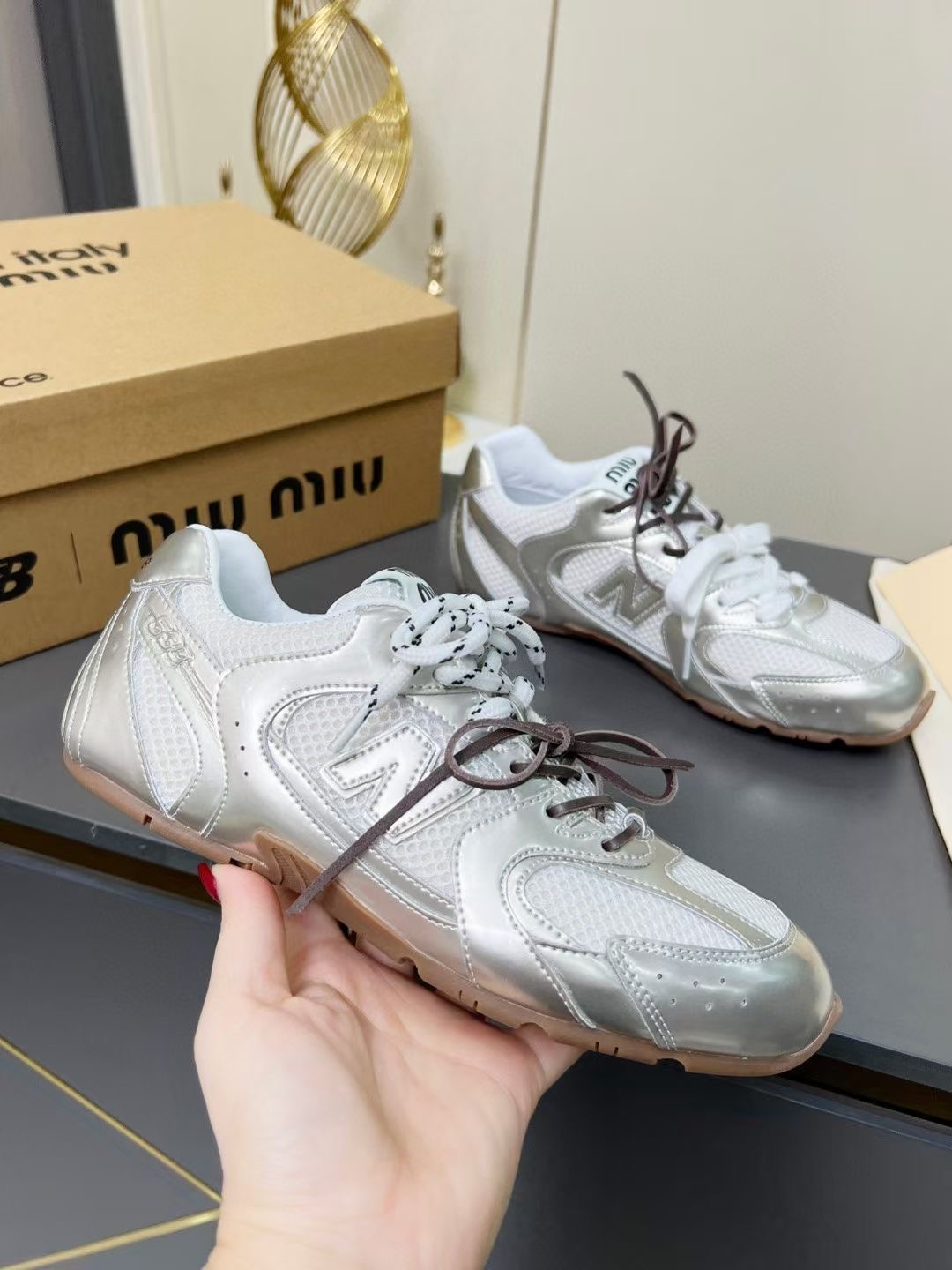 NO:649834,MiuMiu x New Balance joint model NB couple model casual sports shoes Forrest Gump shoes Moral training shoes Original purchase, development and production Miu Miu  A total of 16 colors [4 colors for mesh noodles] [11 colors for all-cow noodles], casual shoes/sneakers, miumiu, sneakers, cowhide, sheepskin19860909MiuMiu缪缪 x New Balance 联名款NB情侣款 休闲 运动鞋 阿甘鞋 德训鞋 原版购入开发做货 Miu Miu x New Balance 经典NB运动鞋中汲取灵感 面料:原版定制进口头层牛皮 内里原版进口羊皮里 鞋底原版开模防滑生胶底 码数女码35--40, 码数男码39--45,270 总共16个颜色【网纱面4个颜色】【全牛京面11个颜色】,休闲鞋/运动鞋,miumiu,sneakers,cowhide,sheepskin,Women's Shoes