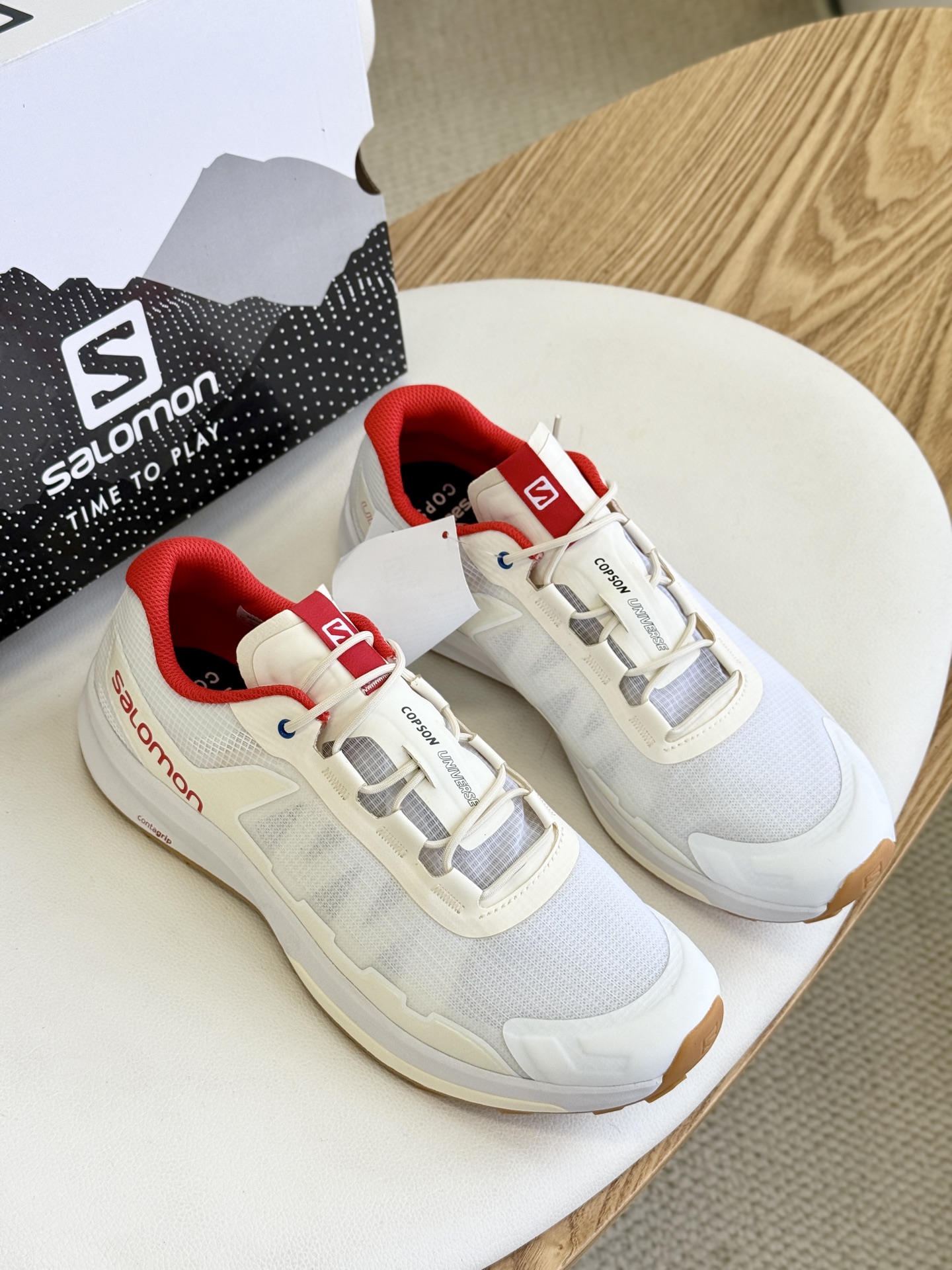 NO:274920,Salomon trail running shoes outdoor leisure, comfortable, anti-slip shock absorption, white, fashionable and daily running volume and price. Popular national brand Salomon X COPSON ULTRA Casual Outdoor Sports Running Shoes This product integrates recyclable materials into the design, so that the perfect combination of running shoes performance and sustainability is verified. Seamless upper is matched with Vibram soles, providing excellent fit, cushioning and grip, demonstrating the best performance, and greatly reducing environmental footprint. Product technology: Norda divides the embossed Dvneema upper fabric through laser cutting, and uses hot press to stitch the upper. Not only improves the comfort of wearing, but also increases the sense of function on the basis of reducing stitching. It is soft and comfortable to rebound with popcorn insoles. Use salomon  Contaqrip outsole makes the sole lighter sole makes the grip better. Lighter and more tough salonmon midsole. 39-40-41-42 (sports shoe size),, sneakers19860909Salomon萨洛蒙越野跑鞋户外休闲舒适防滑减震白色时尚日常跑量价 .火爆全国品牌萨洛蒙SALOMON X COPSON ULTRA 休闲户外运动跑鞋 此款产品将可回收材料融入设计,从而让跑鞋性能和可持续性的完美结合得到验证.无缝鞋面搭配 Vibram 鞋底,提供卓越贴合性、缓冲性和抓地力,彰显最佳性能,大幅降低环境足迹. 产品工艺:Norda通过激光切割的方式分割压花 Dvneema 鞋面面料,并使用热压方式缝合鞋面.不仅在穿着时提高了穿着舒适感,也能在减少缝线的基础上增加了机能感.搭配爆米花鞋垫柔软舒适回弹好 采用salomon contaqrip外底使鞋底更加轻盈鞋底让抓地力更佳.轻盈且更具韧性的 salonmon中底.39-40-41-42 (运动鞋尺码),,sneakers,Men's shoes