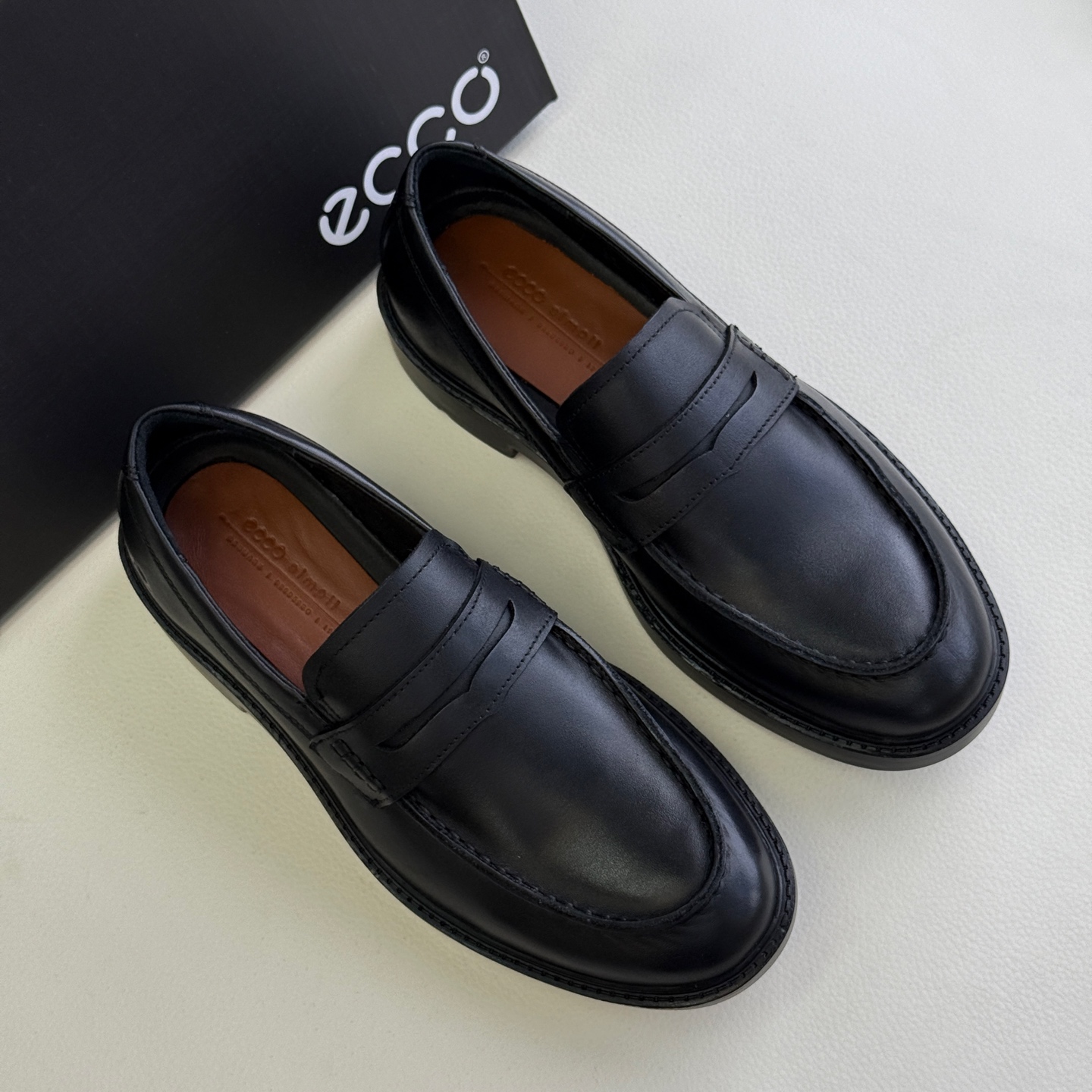 NO:274943,Model number 525654.ECCO Aibu Men's Loafers Wedding Shoes Cowhide Leather Shoes Business Doudou Shoes Urban London 525654, Anti-slip PU foamed sole, size 39-44, with original packaging, loafers, cowhide19860909款号525654 .ECCO爱步男士乐福鞋 婚鞋牛皮皮鞋商务豆豆鞋都市伦敦525654款,防滑PU发泡大底,39-44码,配原包装,,loafers,cowhide,Men's shoes