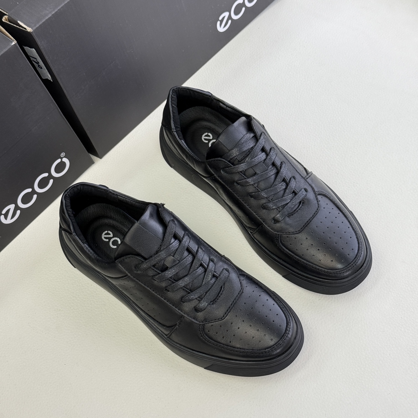 NO:274927,Model number 9118. . New E-home new sports and casual lace-up shoes full genuine leather shoes, top layer cowhide surface, top layer pig skin inner lining, rubber soft sole, very good quality, size 38-44. positive size.,, cowhide19860909款号9118. .新款E家新款运动休闲系带板鞋全真皮鞋,头层牛皮面,头层猪皮内里,橡胶软底,质量非常好,码数38-44.正码.,,cowhide,Men's shoes