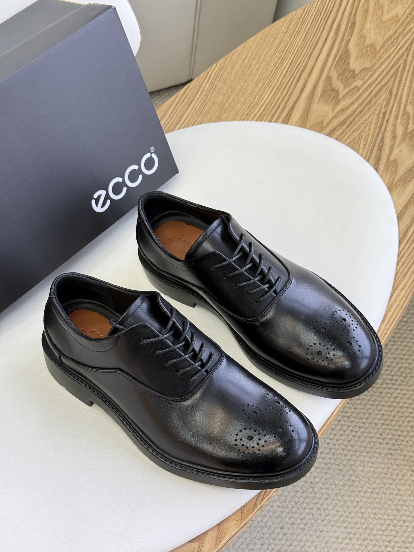 NO:279049,Model number 525674.ECCO Aibu men's loafers wedding shoes cowhide leather shoes business doodle shoes urban London 525674 models, anti-slip PU foamed sole, size 39-44, with original packaging, loafers, cowhide19860909款号525674 .ECCO爱步男士乐福鞋 婚鞋牛皮皮鞋商务豆豆鞋都市伦敦525674款,防滑PU发泡大底,39-44码,配原包装,,loafers,cowhide,Men's shoes