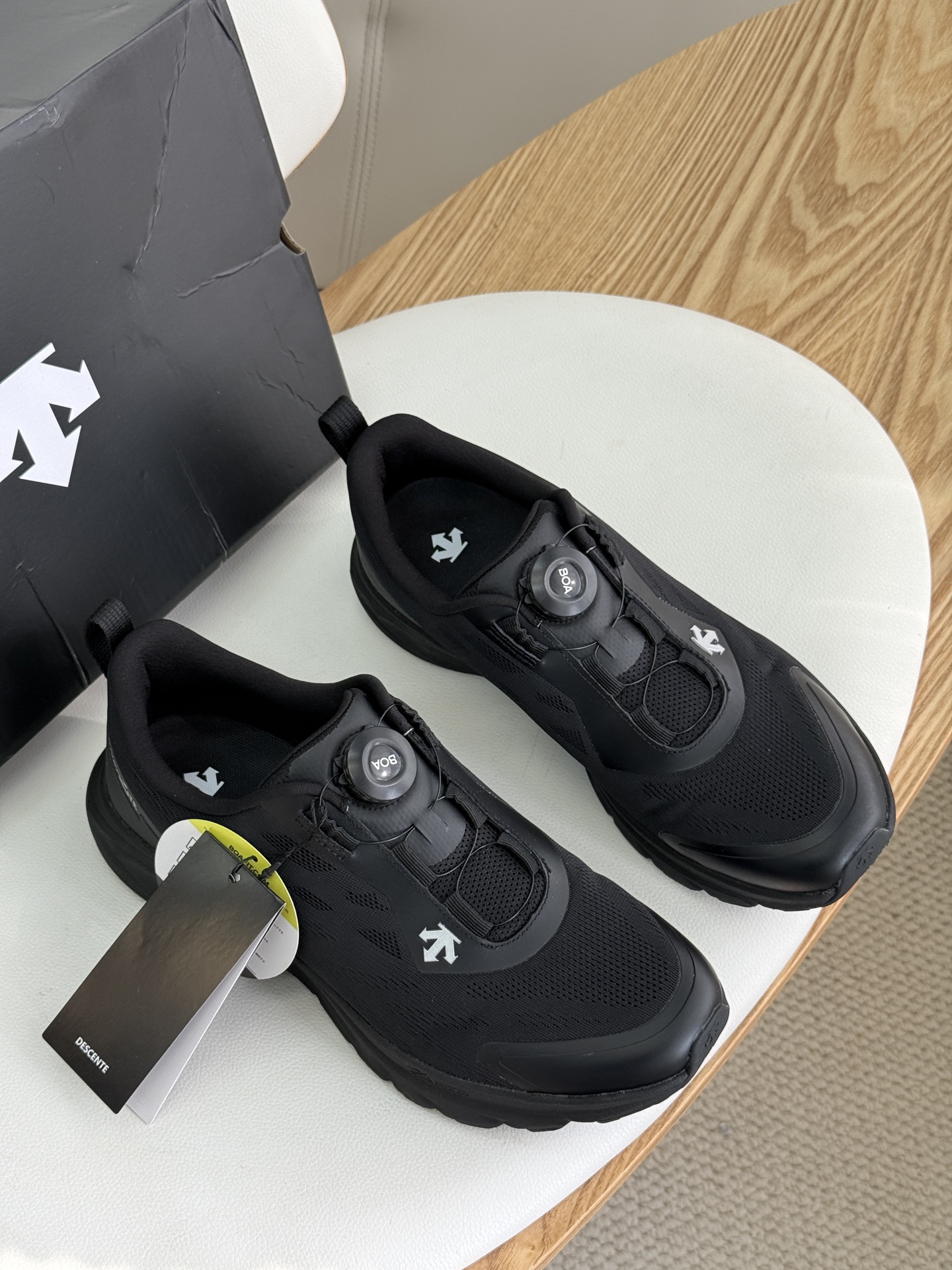 NO:279066,D&ESCENTE D&Sante Sports and Fitness Series Men's same breathable BOA, mesh breathable and fashionable summer men's sports fitness cushioned breathable BOA running shoes D4231RRN23, size 39 40 41 42 43 44 sizes, pure original.,19860909D&ESCENTE迪&桑特运动健身系列男款同款透气BOA、网面透气时尚夏季男子运动健身缓震透气BOA跑步鞋D4231RRN23、码数 39 40 41 42 43 44码,纯原.,,Men's shoes