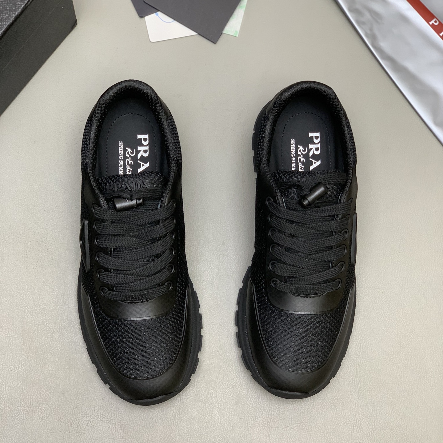 NO:898658,Men's low-cut breathable casual shoes. This fabric sneaker is full of sporty energy, practical and modern. The upper is simple and elegant, and the tongue is decorated with the brand logo. The lightweight sole has concave and convex patterns and is matched with a comfortable rubber sole. Size 39-45 (38.46 custom-made, non-refundable),,sneakers19860909男士低帮透气休闲鞋  这款织物运动鞋充满运动活力,实用而现代,鞋面简约大方,鞋舌饰有品牌logo徽标, 轻质鞋底带有凹凸纹搭配舒适的橡胶鞋底 码数 39-45（38.46订做不退换),,sneakers,Men's shoes