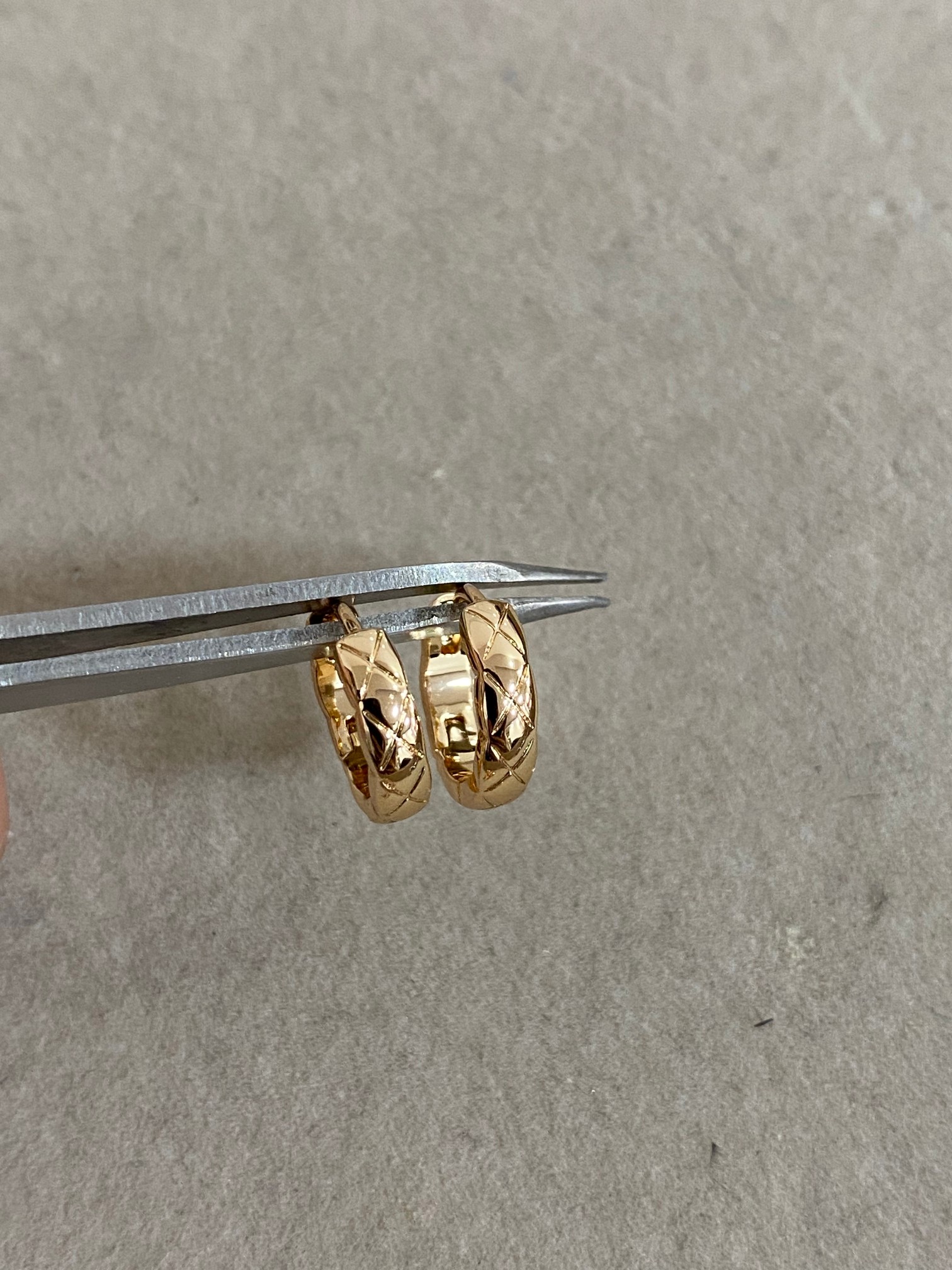 ¥118 小香CoCo菱格耳环