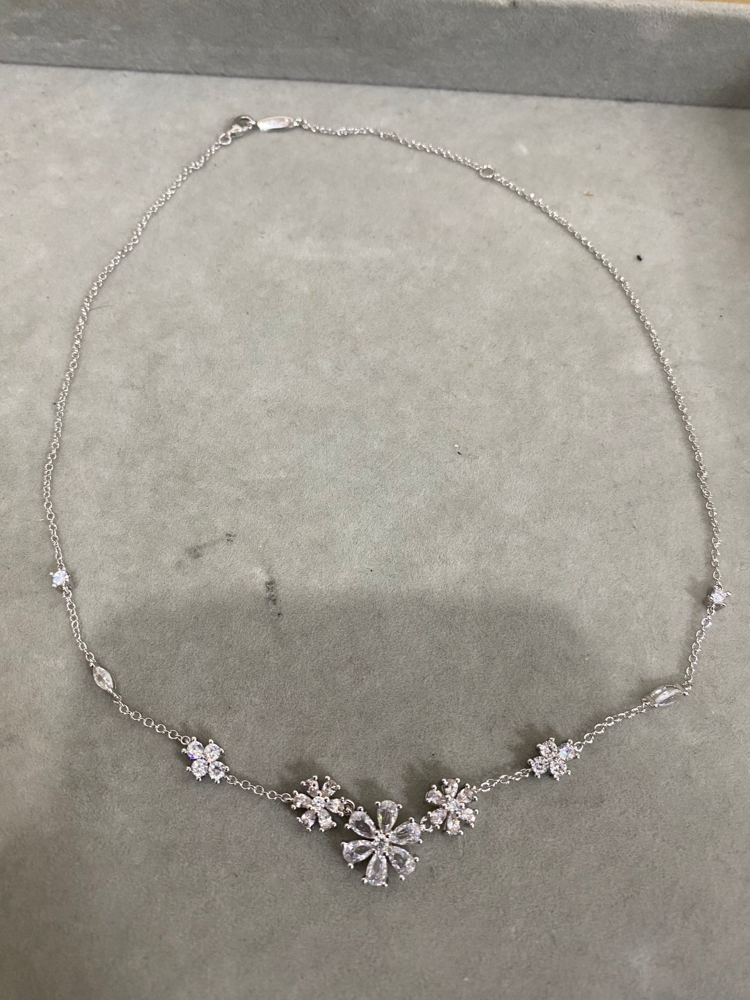 ¥118 Harry Winston 新款勿忘我项链
