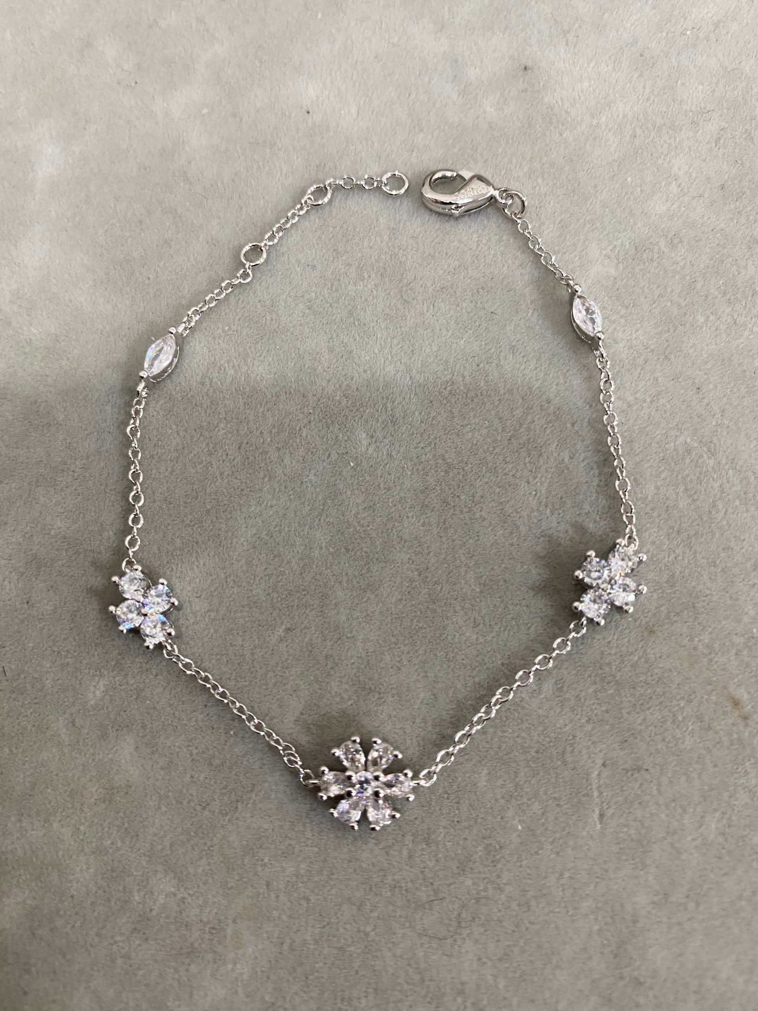 ¥108 Harry Winston 新款勿忘我手链