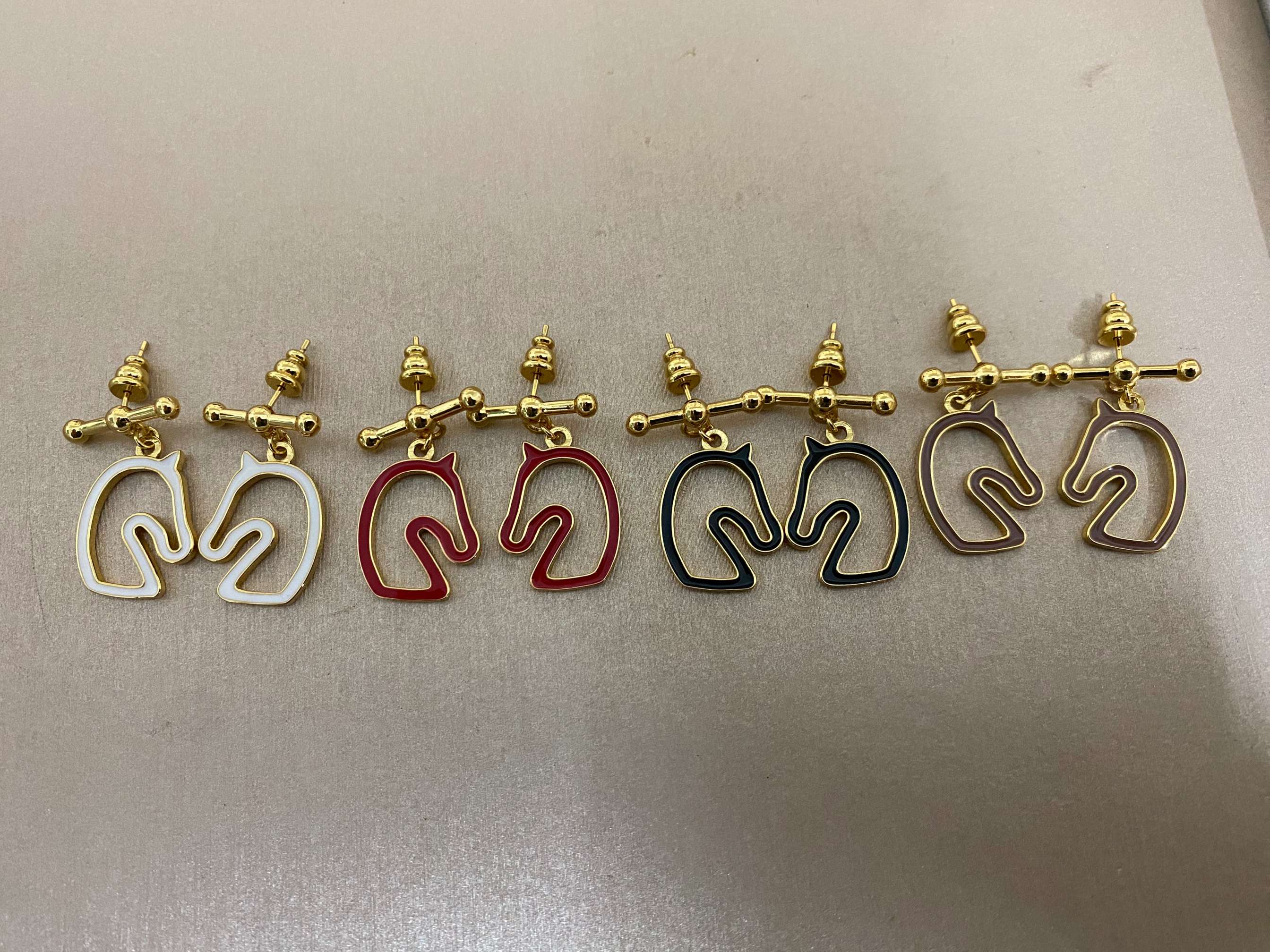 Hermès 爱马仕新款珐琅小马耳环