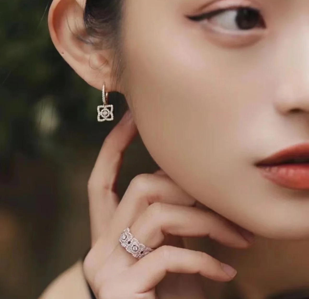
A3976 👄De Bee 新款 镂空 莲花 耳拍 电镀厚金 高端奢华大气 精选德国进口s925纯银材