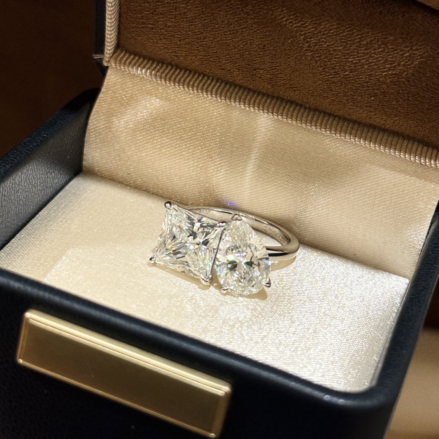 
A6334 👑【富婆系列】 仿真钻 大牌新款 水滴💧 方钻 戒指 通体925纯银镶嵌钻石工艺18K厚金