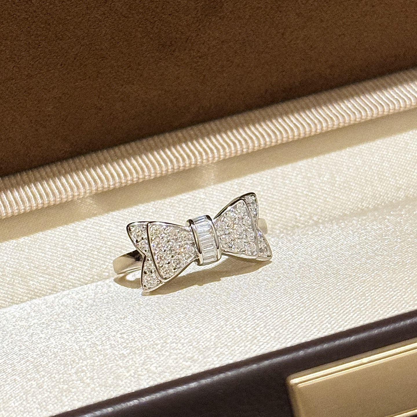 
A6355   ✨火爆小香风 小清新 蝴蝶结 梯方钻搭配圆钻 满钻戒指 大牌新款 高端定制 S925纯