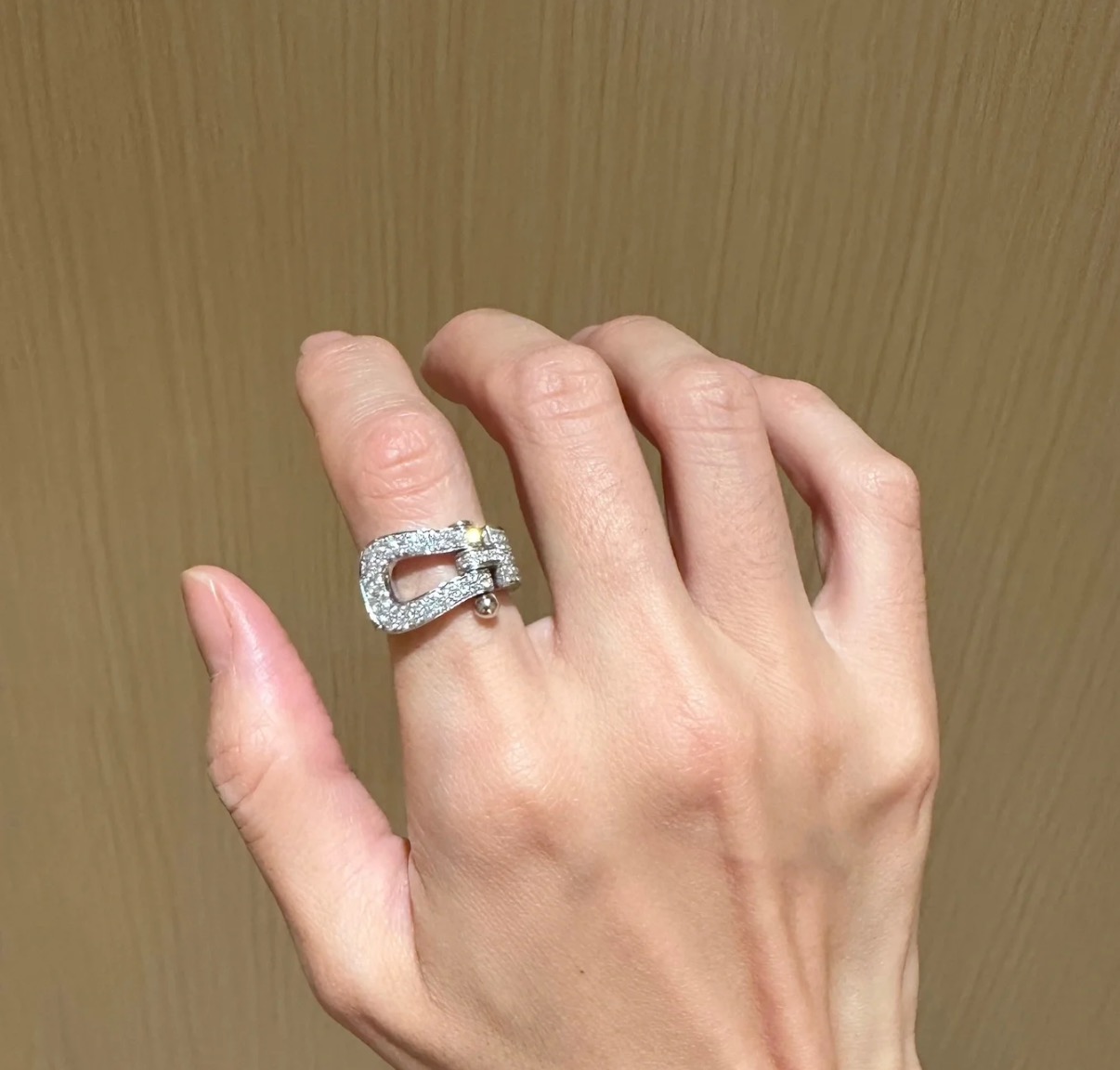 
A2330 👑火爆🎉费雷德 大牌 时尚  马蹄 满钻 大号戒指💍 
FORCE 系列⭐️高端定制925