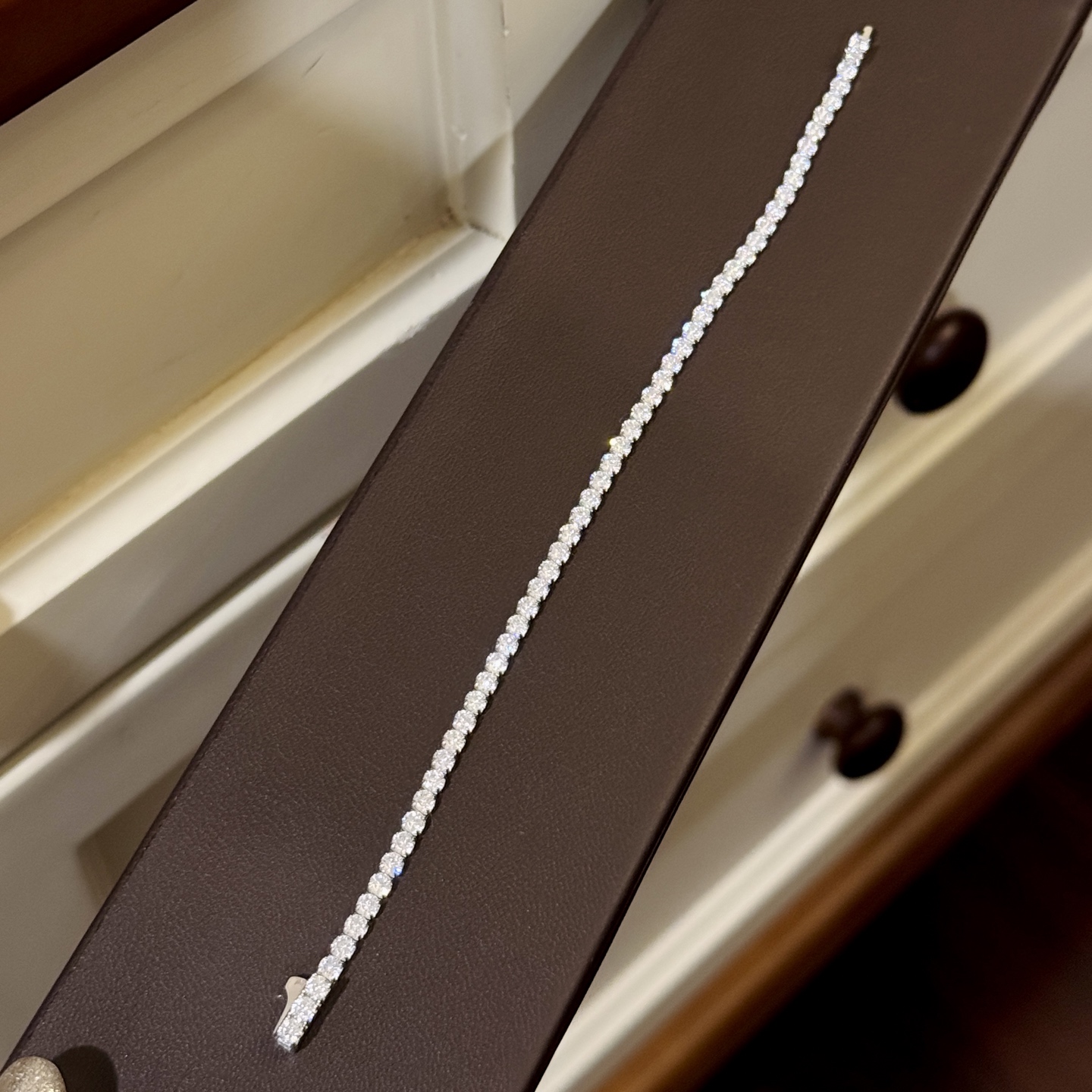 
A6373 👑 T家 30分钻 💎 排钻 小号手链🔹爆款手链钻直径款3mm 约17 cm 长 刚 露面