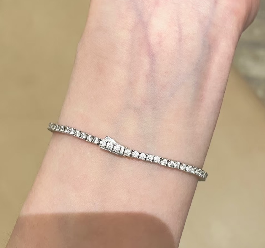 
A6373 👑 T家 30分钻 💎 排钻 小号手链🔹爆款手链钻直径款3mm 约17 cm 长 刚 露面