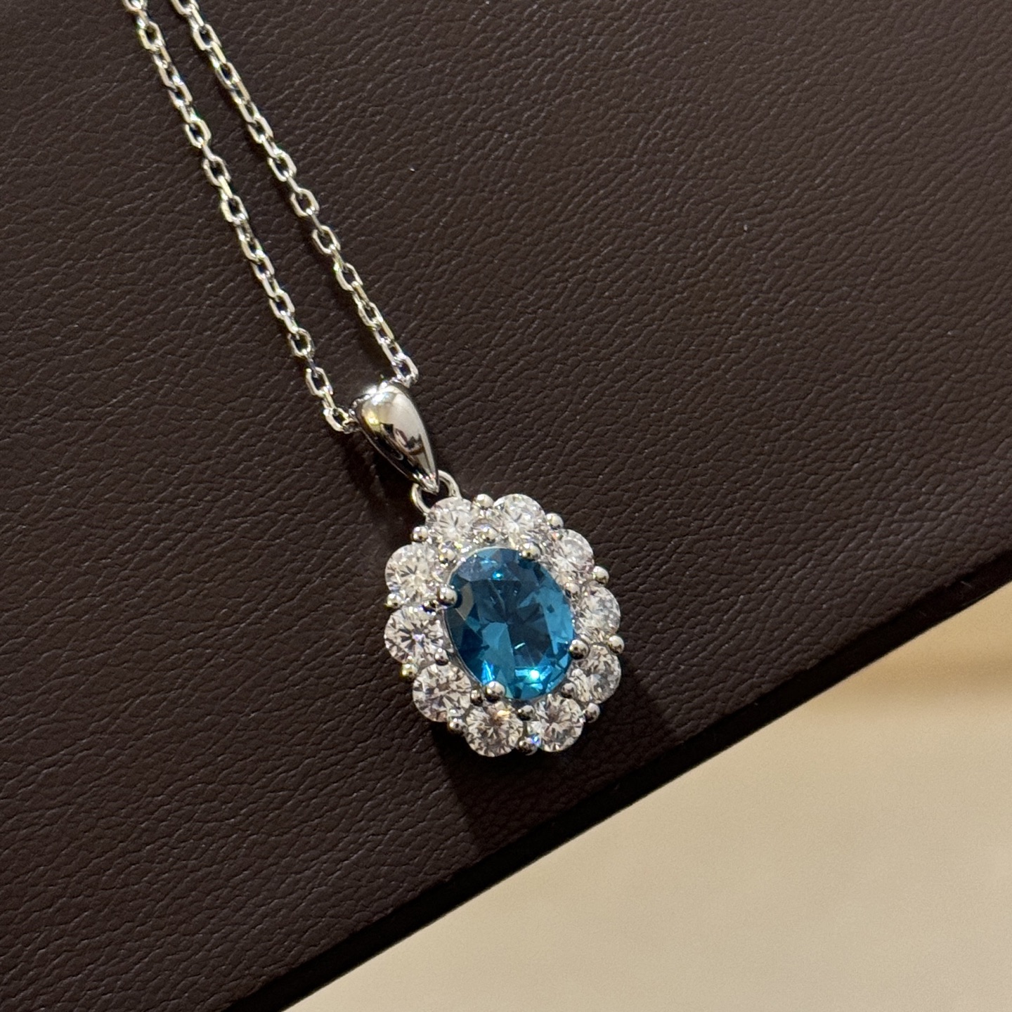 
A6306 👑 【富婆系列】五克拉 帕拉伊巴海蓝宝 鸽子蛋 项链 很清新的海蓝宝 让人一眼着迷的蓝宝石