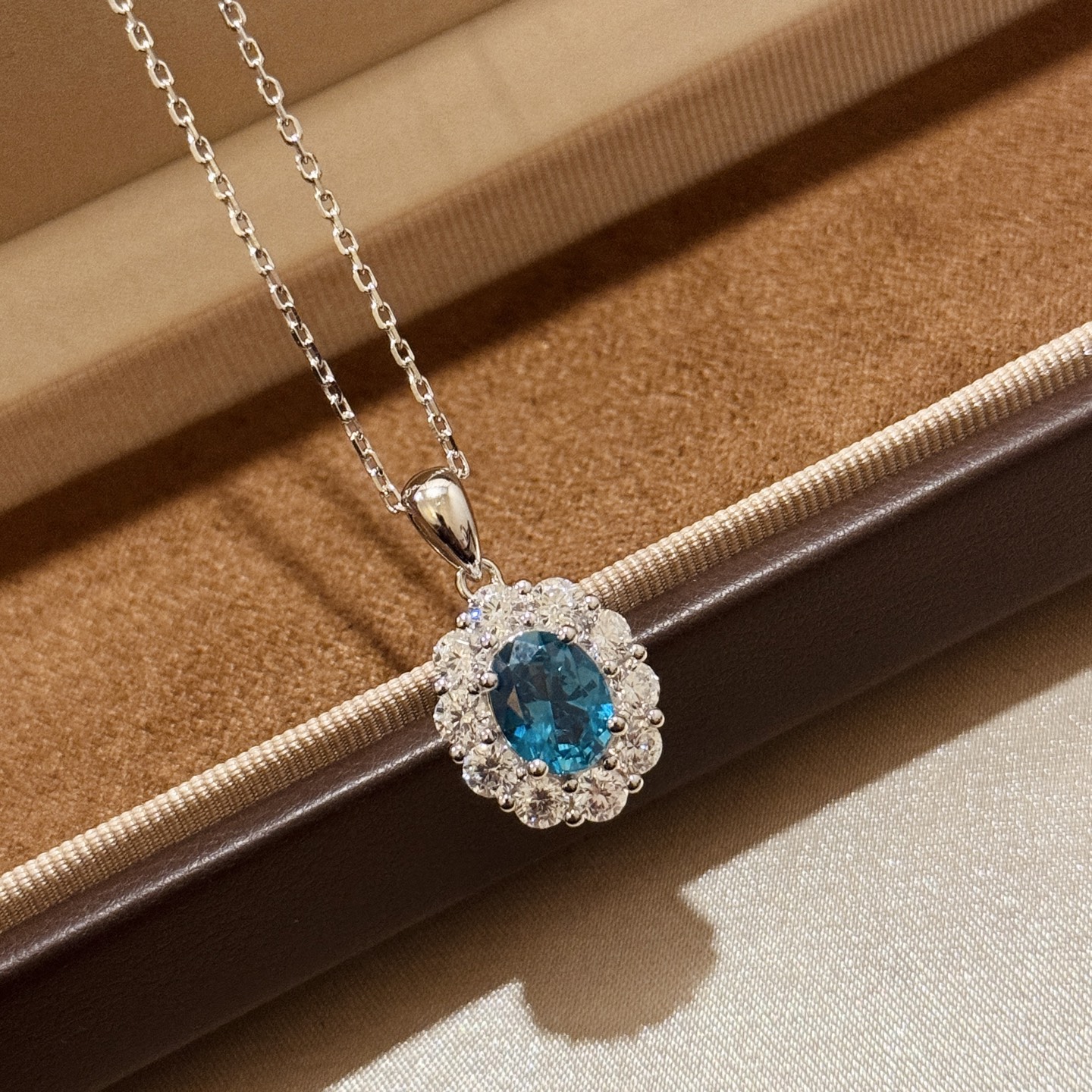 
A6306 👑 【富婆系列】五克拉 帕拉伊巴海蓝宝 鸽子蛋 项链 很清新的海蓝宝 让人一眼着迷的蓝宝石