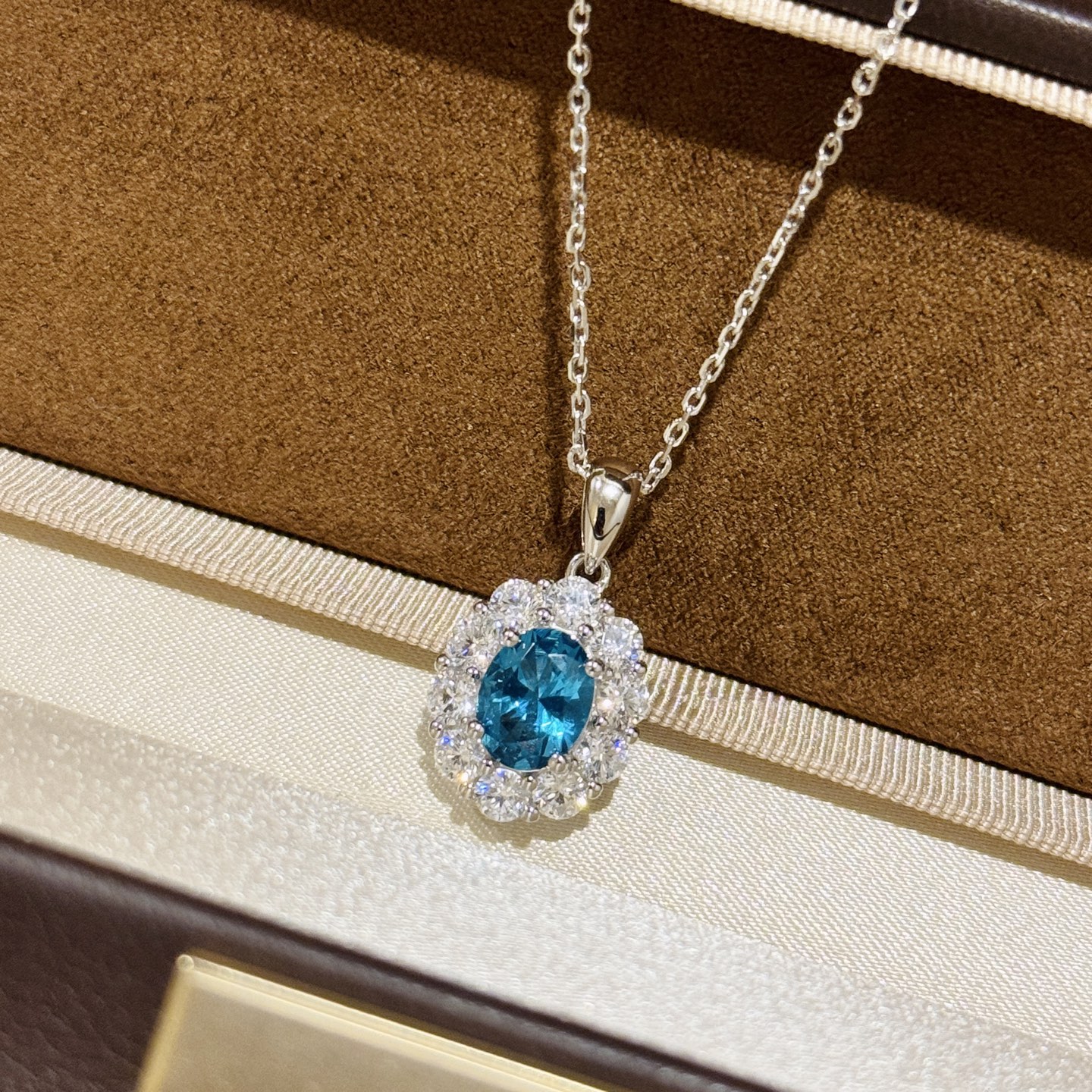 
A6306 👑 【富婆系列】五克拉 帕拉伊巴海蓝宝 鸽子蛋 项链 很清新的海蓝宝 让人一眼着迷的蓝宝石