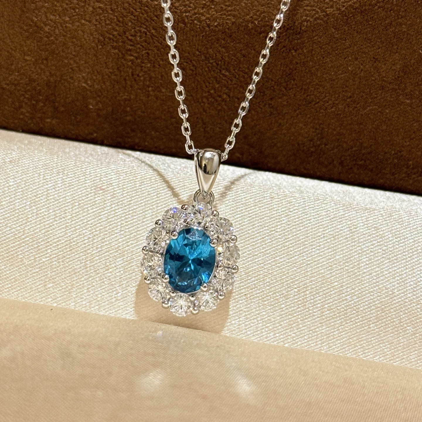 
A6306 👑 【富婆系列】五克拉 帕拉伊巴海蓝宝 鸽子蛋 项链 很清新的海蓝宝 让人一眼着迷的蓝宝石