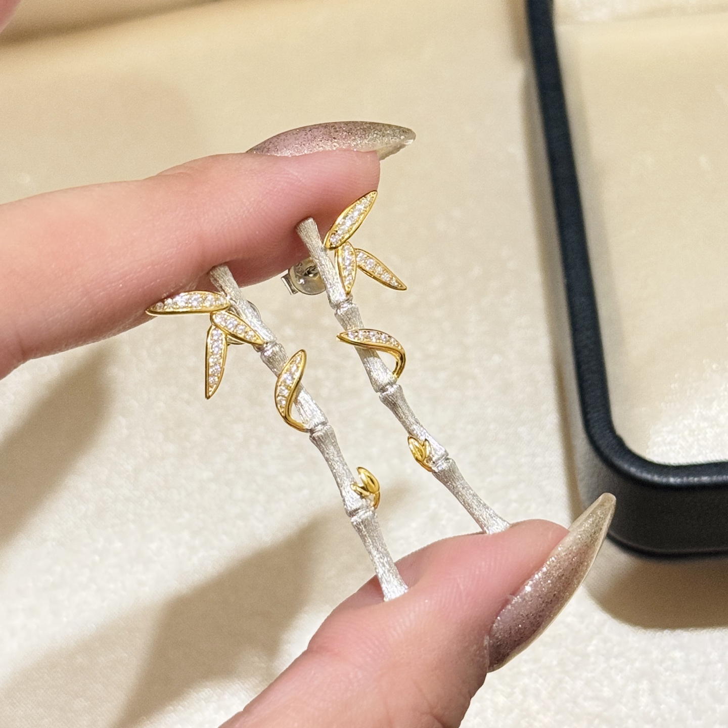 
A6383 👑独立设计师款 火爆🎉时尚圈 精致 竹节 拉丝 双色耳钉 好寓意 竹报平安 节节高升   
