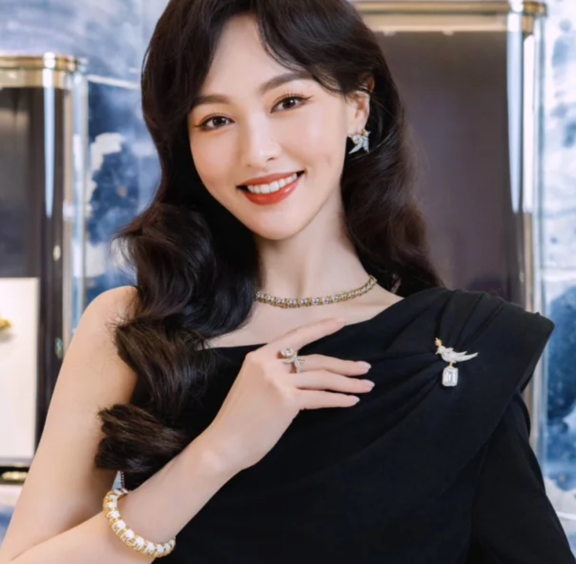 
A6392👑 T家 新款 冰糖切割 仿真钻 小鸟🐦 胸针 新品出不停～ 通体925纯银镶嵌工艺 质感和