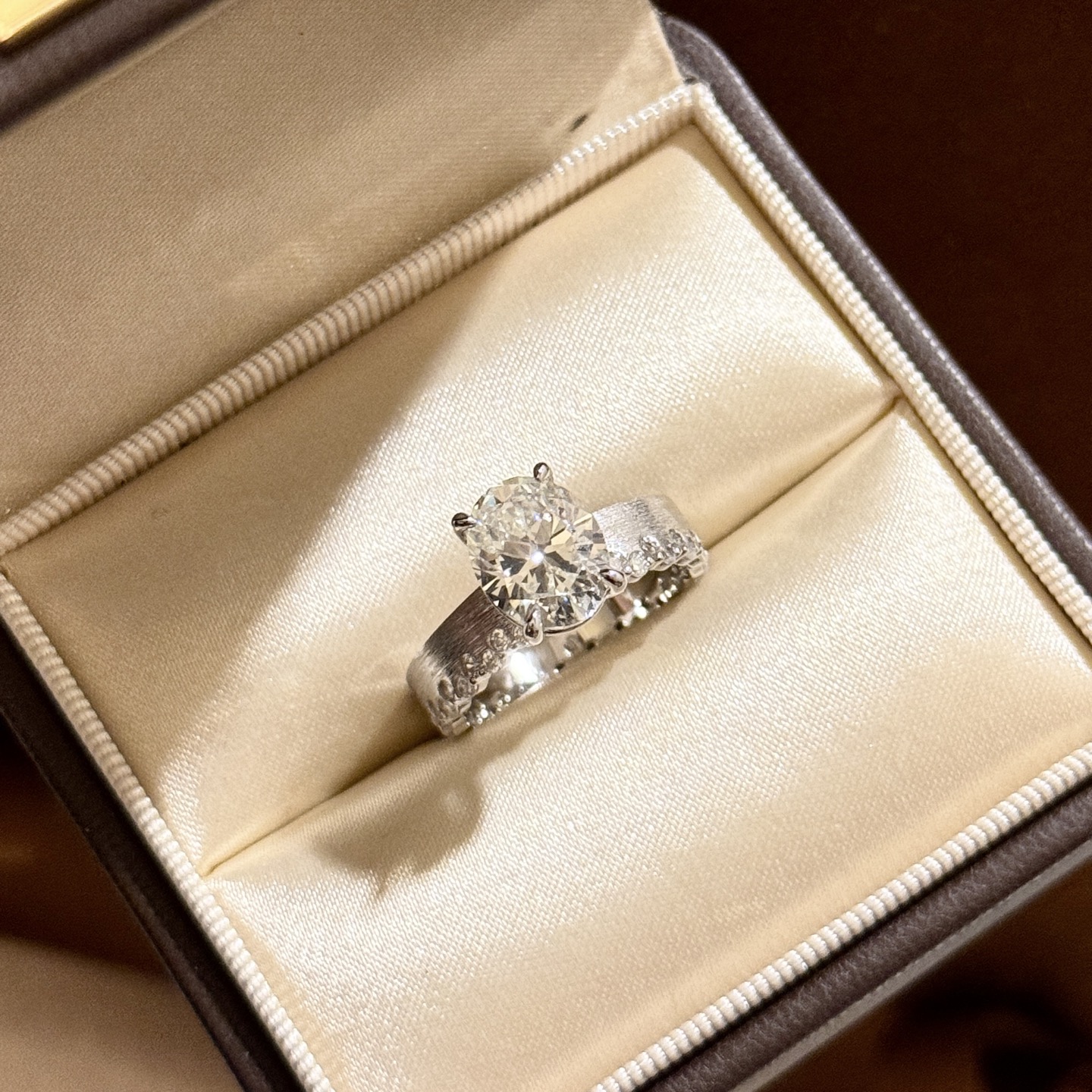 
A6426 👑独立设计师 新款 富婆系列 复古 椭圆钻 鸽子蛋 拉丝 戒指 简约百搭 高级法式拉丝 半