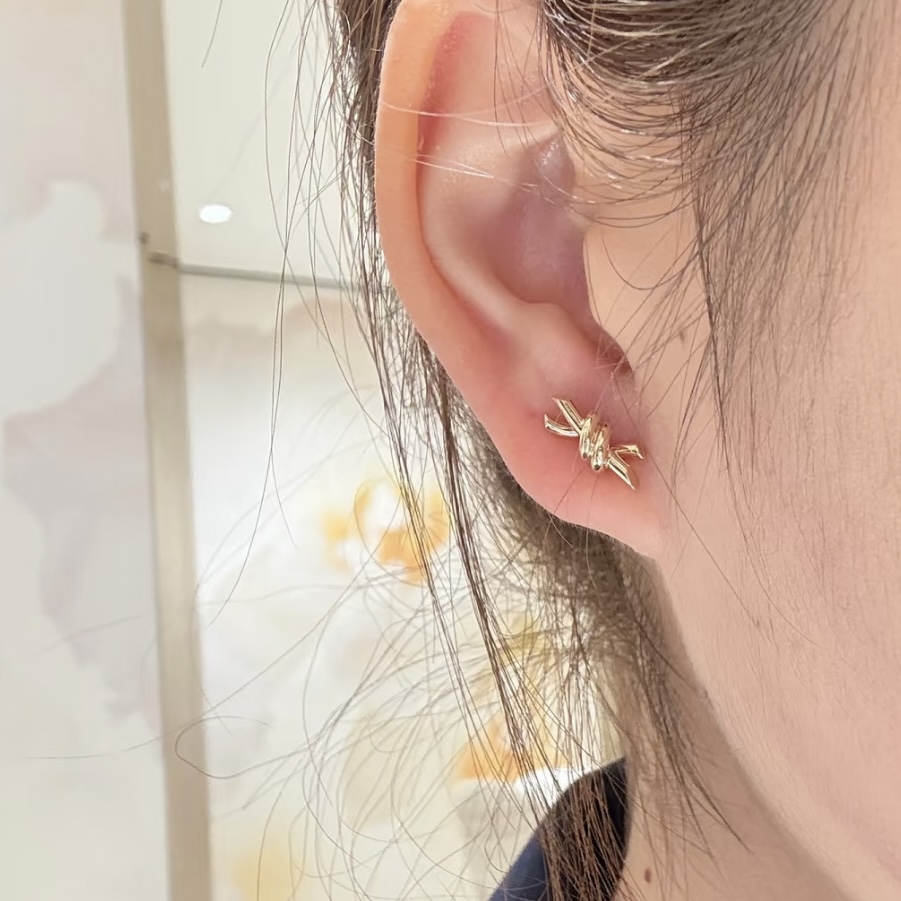 
A6397   👑 T家新款 缘系列  光面 打结 耳环 高端定制S925纯银材质 以时尚别致缠绕绳结