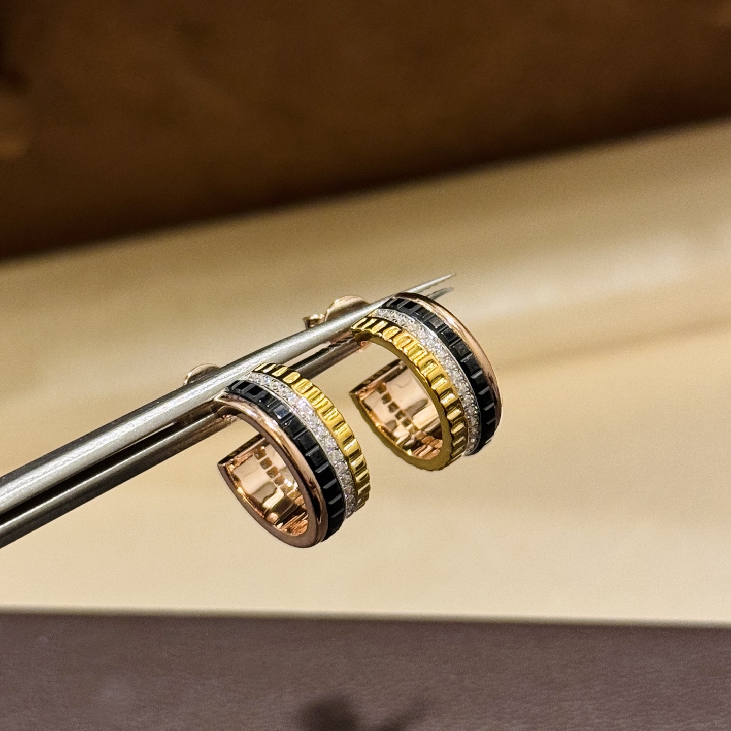 
A4816-1 👑最耀目的莫过于宝诗龙 Quatre Radiant系列💌四排 耳钉 顶级定制925纯