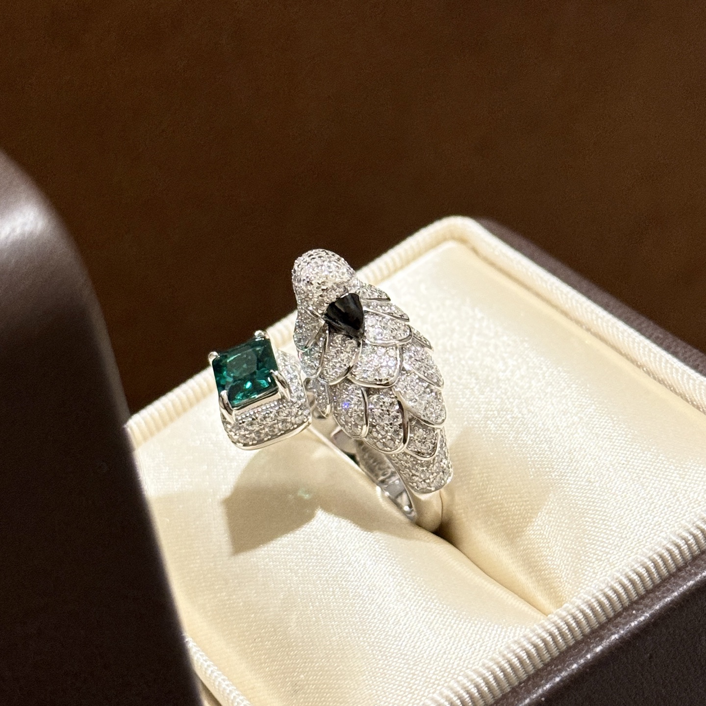 
A5638  👑卡家高级珠宝 鹦鹉系列 鹦鹉 方钻 祖母绿 戒指 🔥 历时数千小时才开出来的版 闪耀的