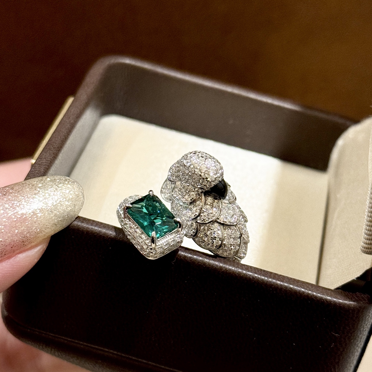 
A5638  👑卡家高级珠宝 鹦鹉系列 鹦鹉 方钻 祖母绿 戒指 🔥 历时数千小时才开出来的版 闪耀的