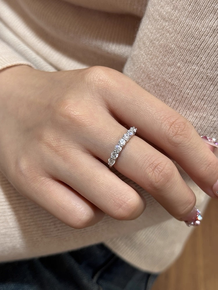 
A5870  👑 T家 经典新款 半排钻 戒指 美美哒 ✨✨全网最高版本纯银镀金版 💓超级经典，非常赞