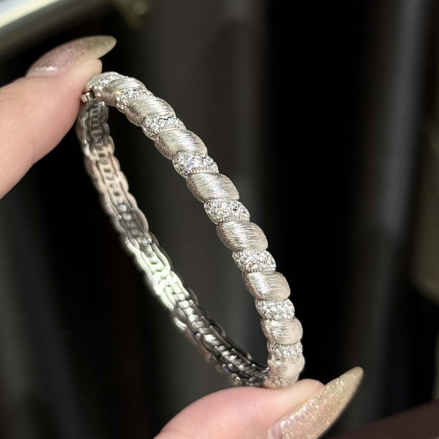 
A6441  👄独立设计师 中古系列 半钻 麻花 纽纹拉丝手镯 必入款！老师傅手工拉丝 非常考验师傅的