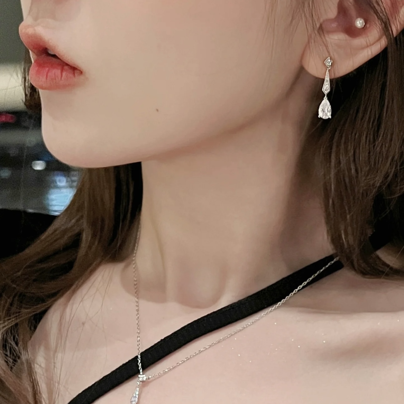 
A6544  👄新款 尚美巴黎 水滴💧流苏 耳钉 高品质 手工镶嵌进口仿真钻  宝石💎美艳绝伦白宝石清